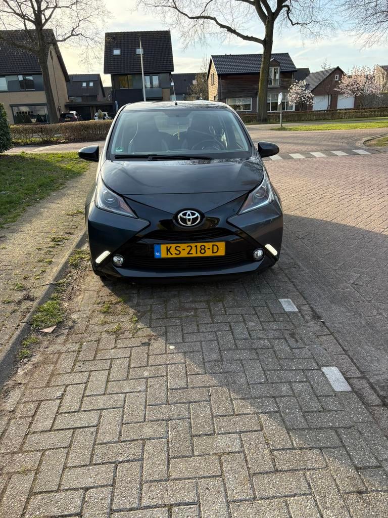 Toyota Aygo 1.0 12V Vvt-i Ddrs 2016 Grijs, Voorwielaandrijving, Euro 6, 4 stoelen, Origineel Nederlands
