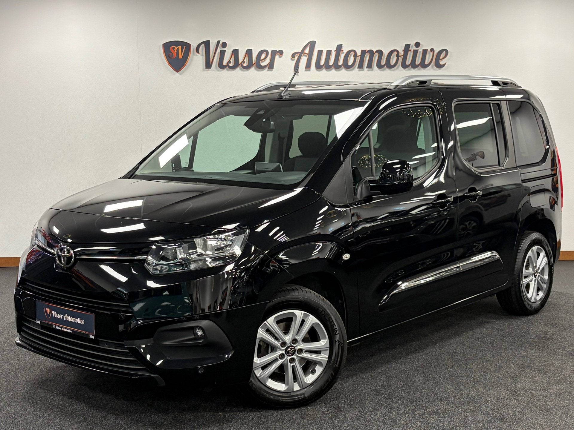 Toyota PROACE CITY VERSO 1.2 Turbo L1*5Pers*Design*Panoramad, Auto's, Toyota, Parkeersensor, 15 km/l, Zwart, Nieuw
