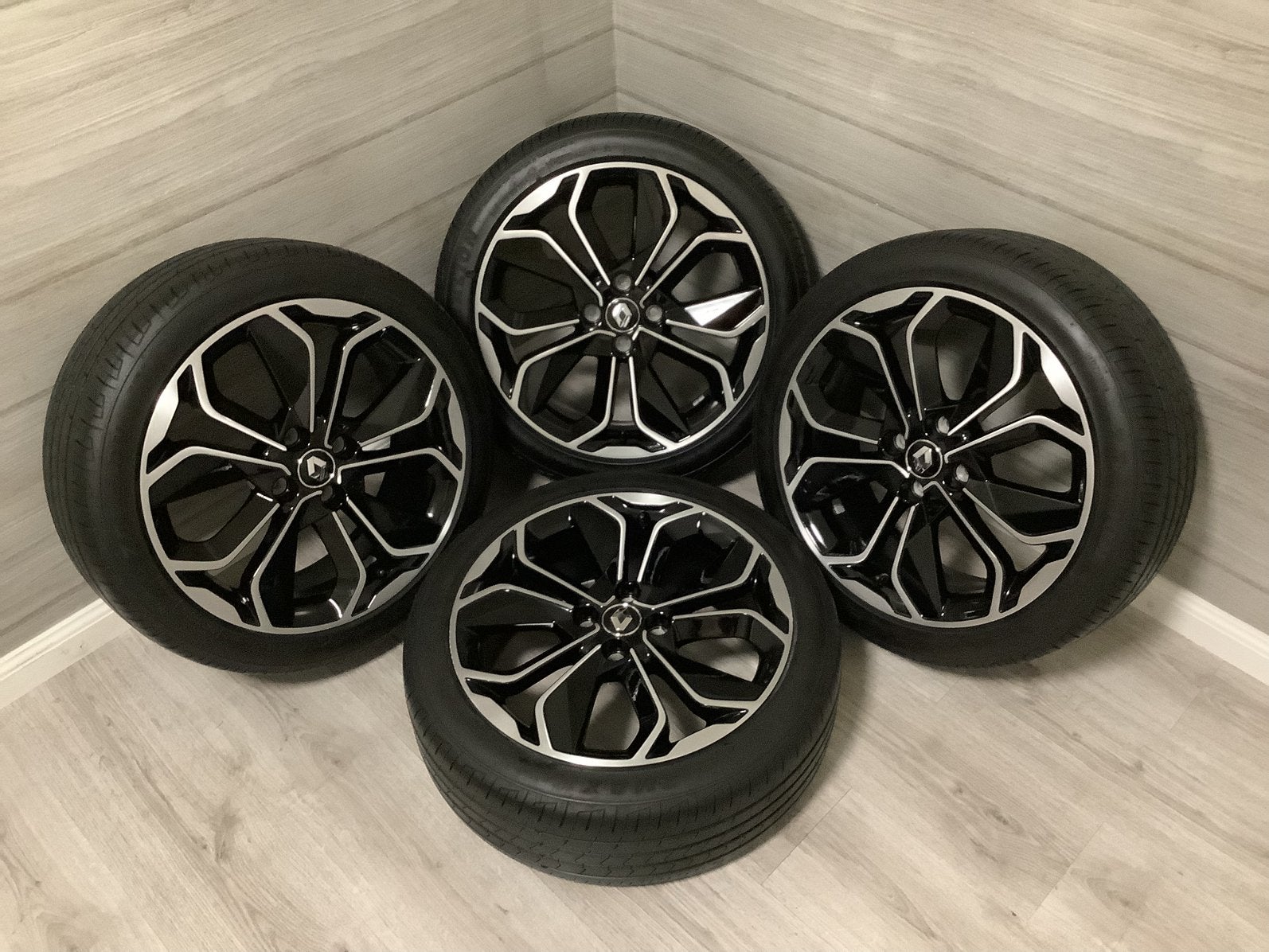Renault Clio origineel velgen zomerbanden 17 inch, Banden en Velgen, 17 inch, Personenwagen, Zomerbanden