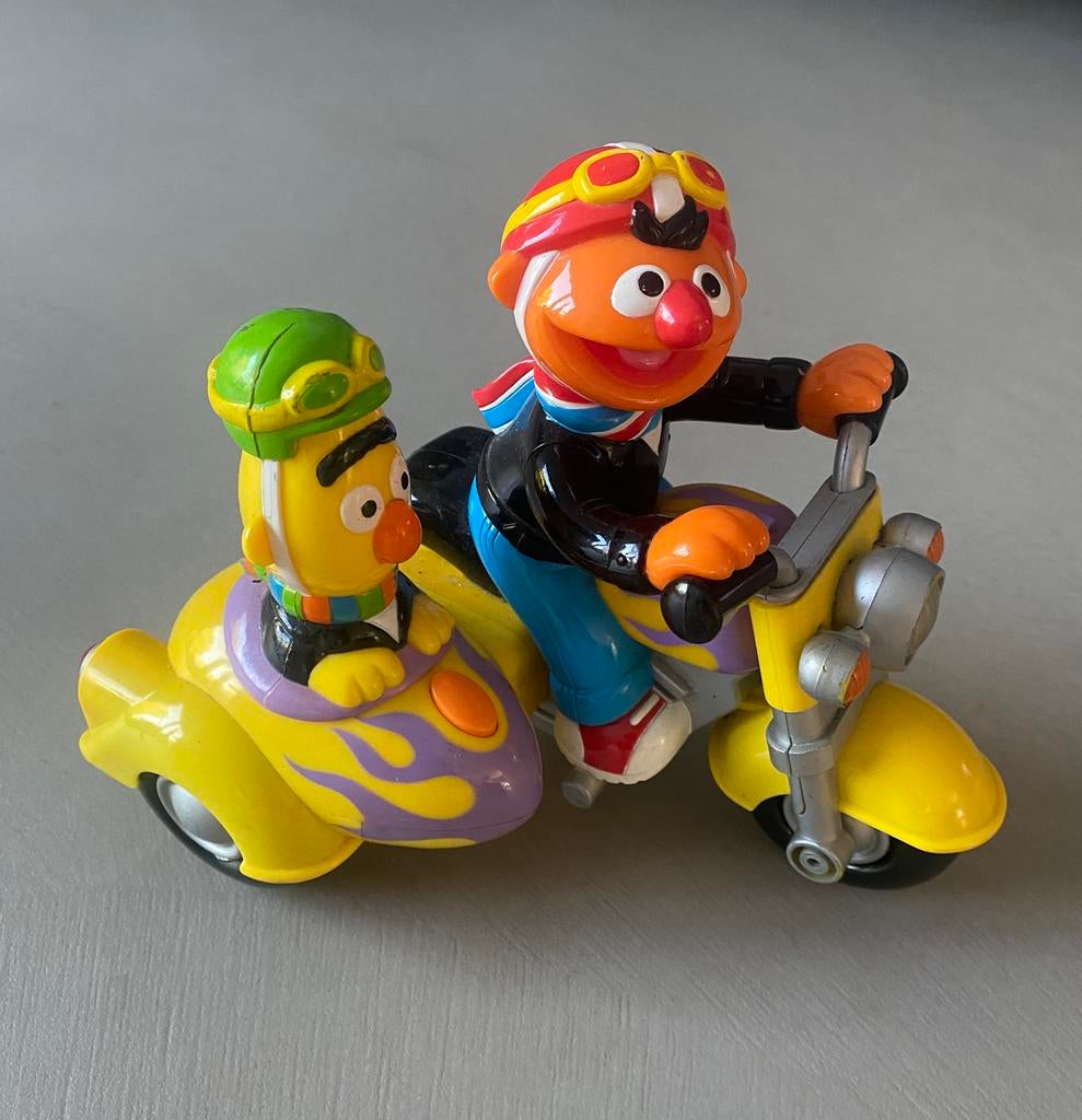 Bert en Ernie op motor met zijspan, Ophalen of Verzenden
