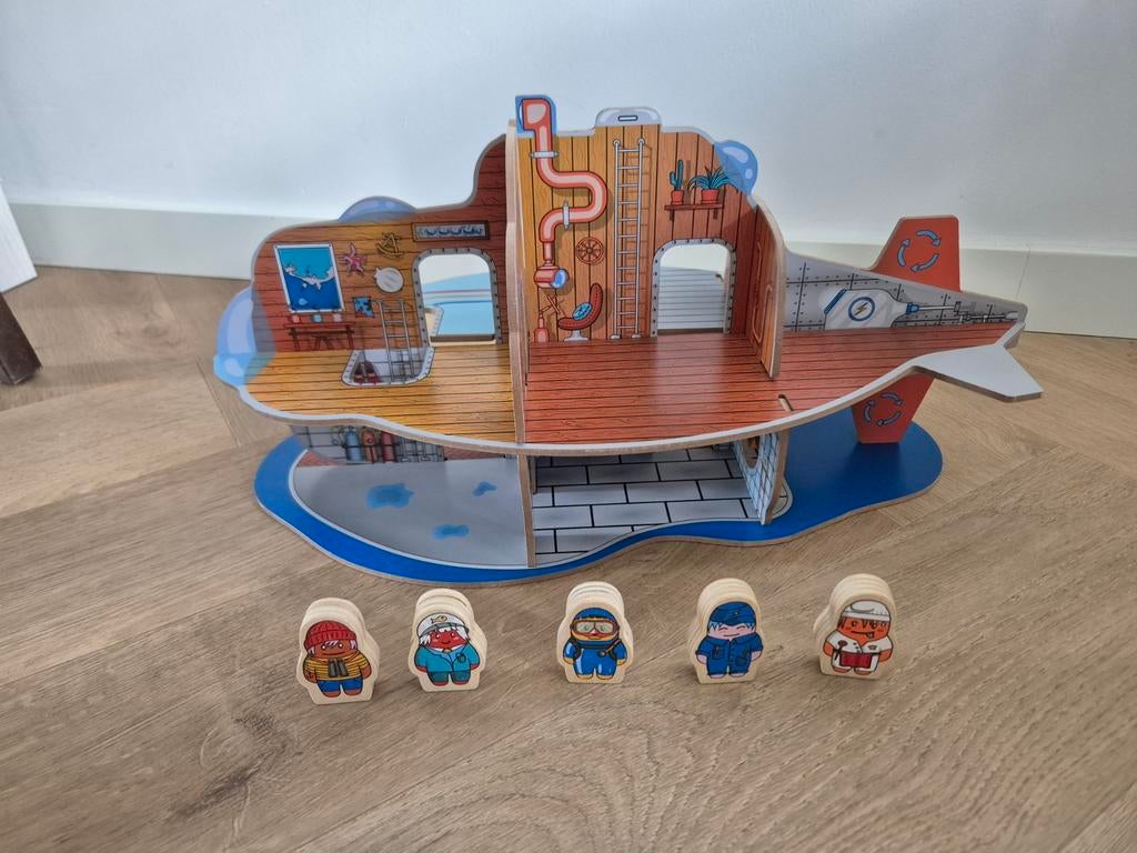 Houten speelgoed onderzeeër met poppetjes, Ophalen of Verzenden, Zo goed als nieuw, Overige typen