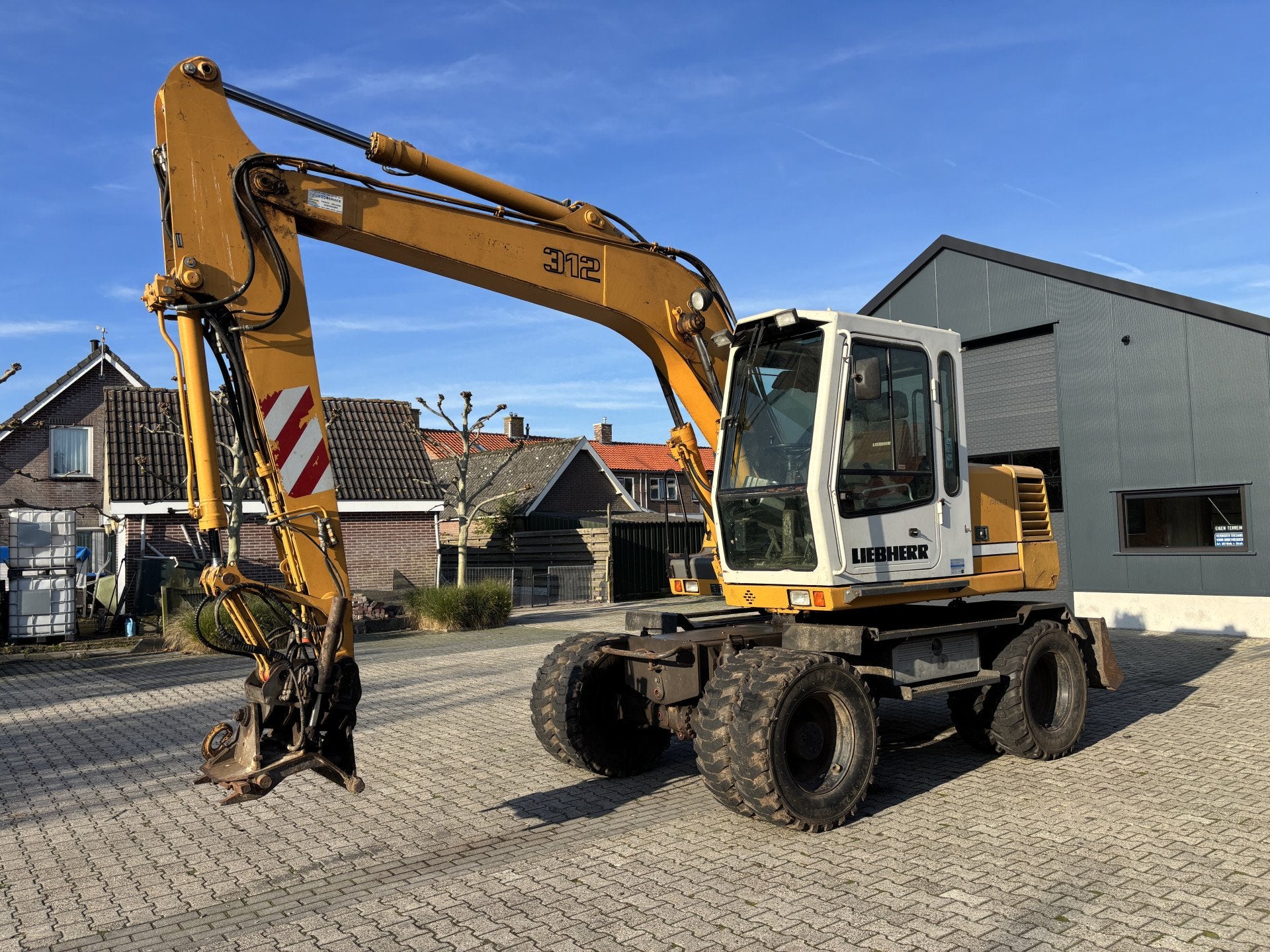 Liebherr A312 Hydr-Snelwissel, Kantelstuk. (bj 2000), De Jong Auto & Machines, Roelofdejong@freeler.nl, Opper Haudmare 32
9241HR  WIJNJEWOUDE, NL