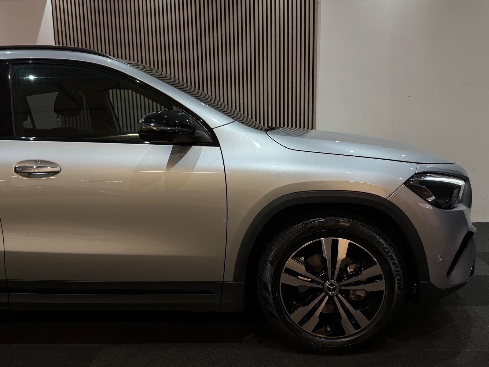 Mercedes-Benz GLA-klasse 200 Luxury Line Automaat Memory Led, Auto's, Dealer onderhouden, 15 km/l, 4 cilinders, Met garantie (alle)