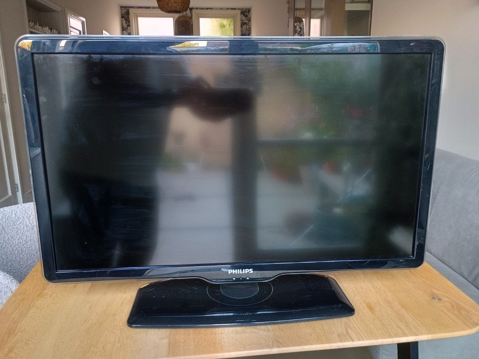 Philips LCD TV 32 inch met afstandsbediening, Ophalen, Philips, Gebruikt, 50 Hz