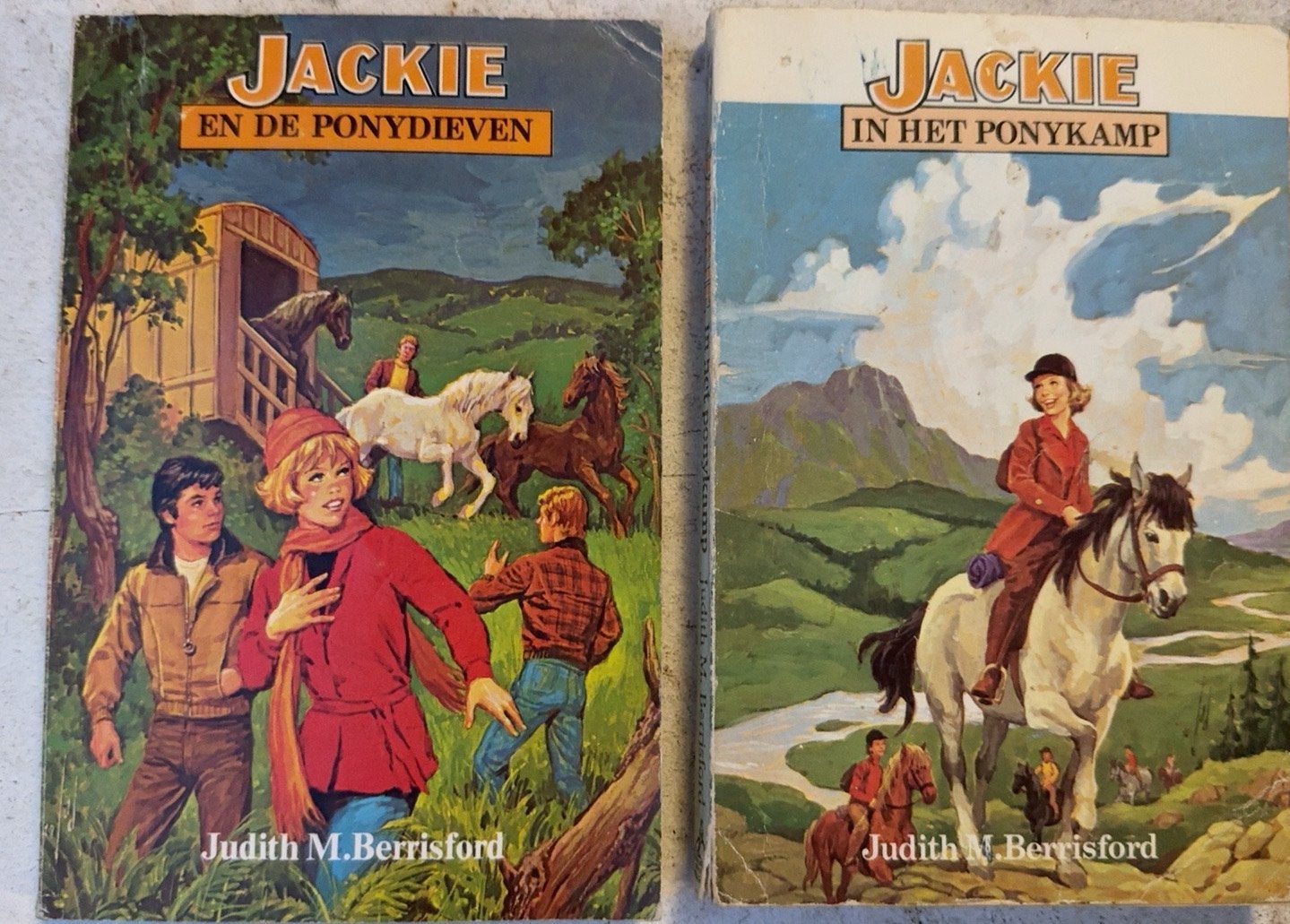 Jackie en de Ponydieven & Jackie in het Ponykamp - 2 boeken, Ophalen of Verzenden, Gelezen, Fictie