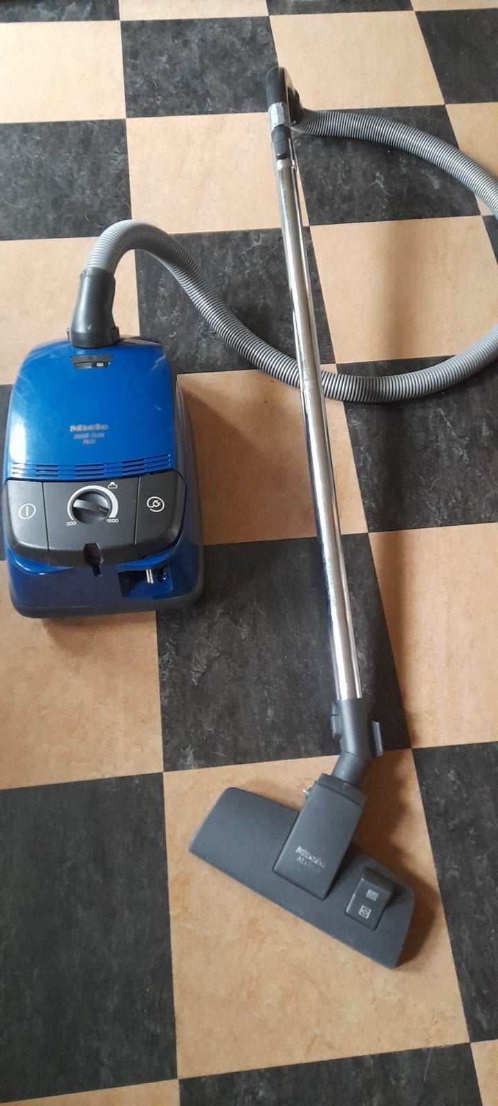 Miele stofzuiger met stof indicator, Ophalen of Verzenden, Gebruikt, 1200 tot 1600 watt