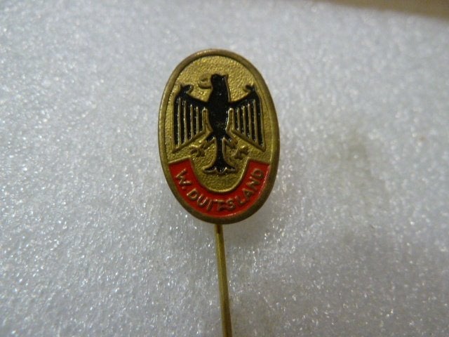 Vintage speldje W. Duitsland met adelaar, Verzamelen, Ophalen of Verzenden, Gebruikt, Stad of Land, Speldje of Pin