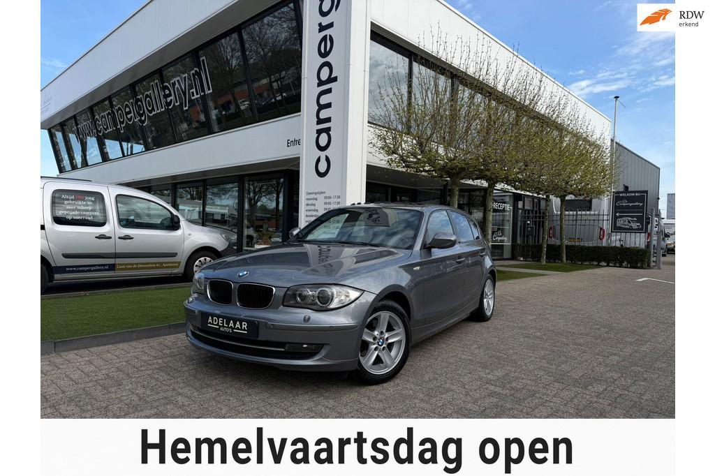 BMW 1-serie 116i PANORAMADAK l NAVIGATIE l CLIMA l STOELVERW, 1-Serie, Euro 5, 4 cilinders, 4 stoelen
