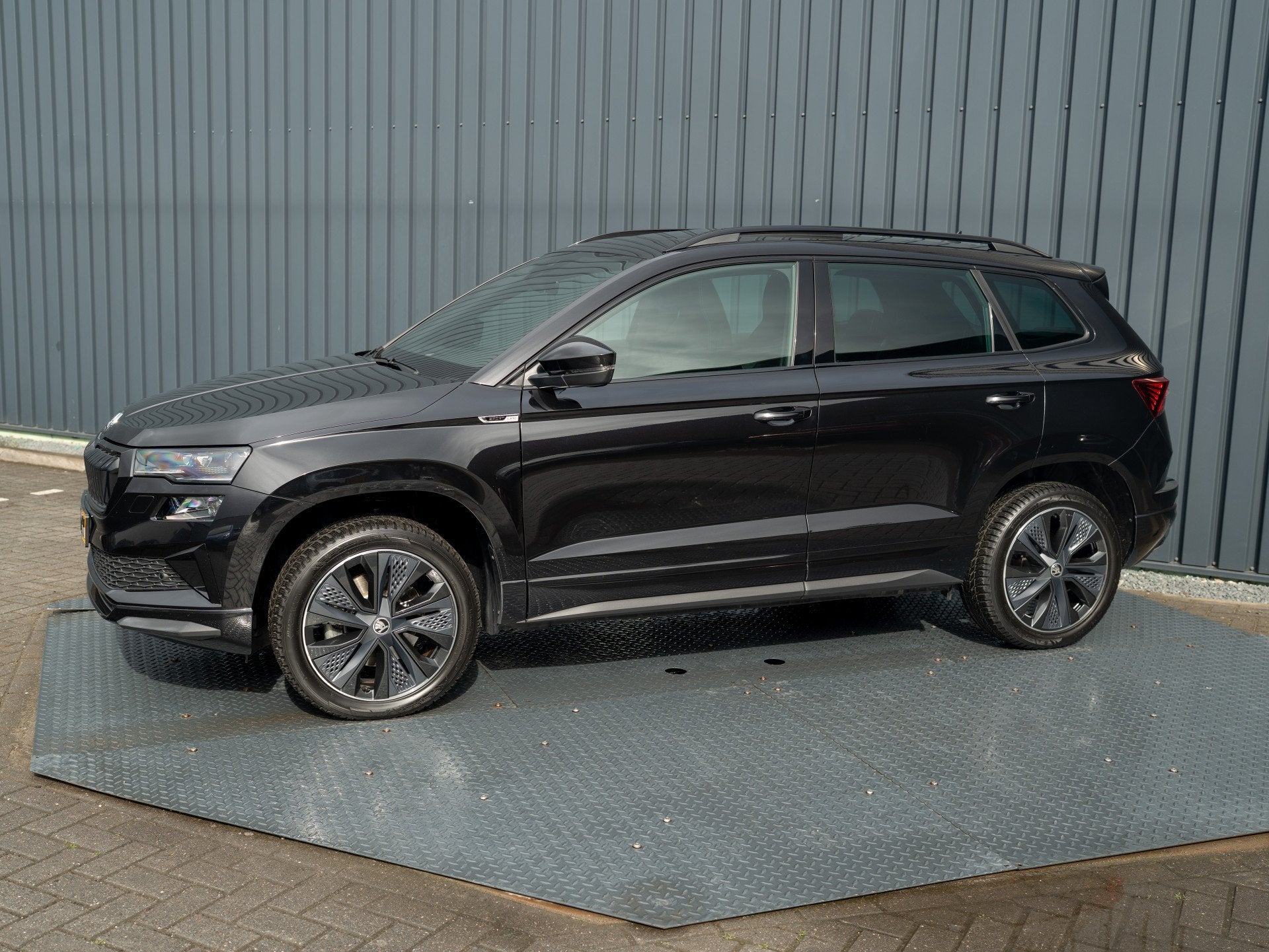 Skoda Karoq 1.5 TSI ACT Sportline Business | Pano | Trekhaak, Auto's, Voorwielaandrijving, Stof, 1299 kg, Zwart