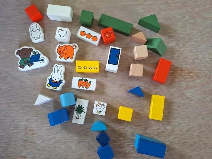 Houten blokken met Nijntje en boerderijfiguren, Ophalen of Verzenden, Gebruikt, Overige merken