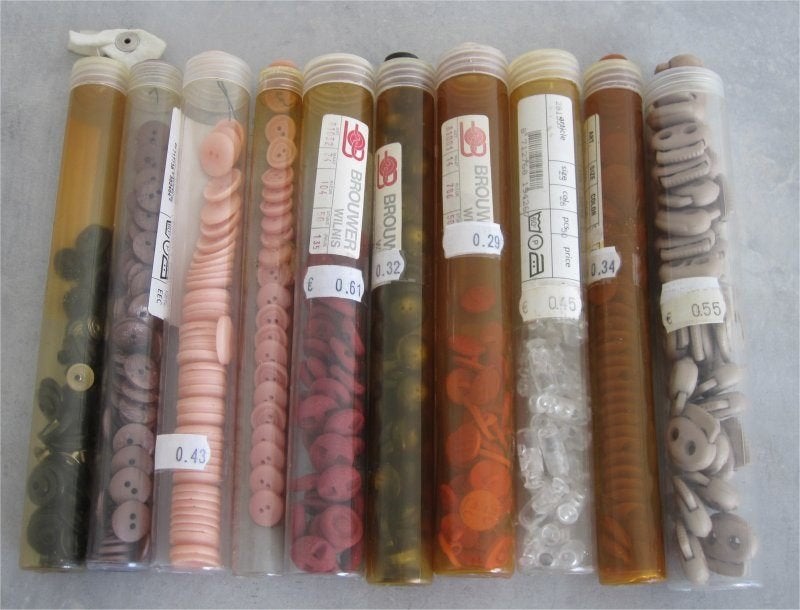 (Nieuwe) knopen en koordstoppers - 10 buisjes, Ophalen of Verzenden, Nieuw, Knoop of Knopen