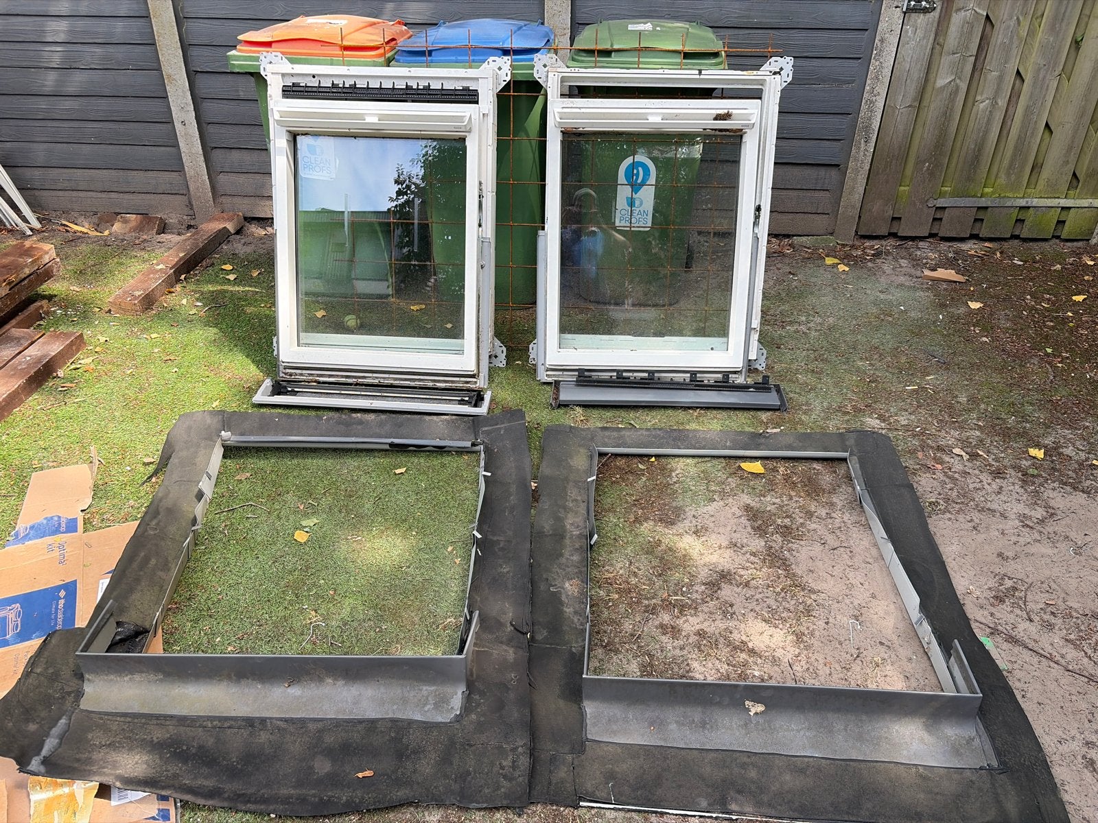 2x Velux Dakraam GGU M04 - Gebruikt, Doe-het-zelf en Verbouw, Glas en Ramen, Ophalen, Gebruikt, Minder dan 80 cm, 80 tot 120 cm