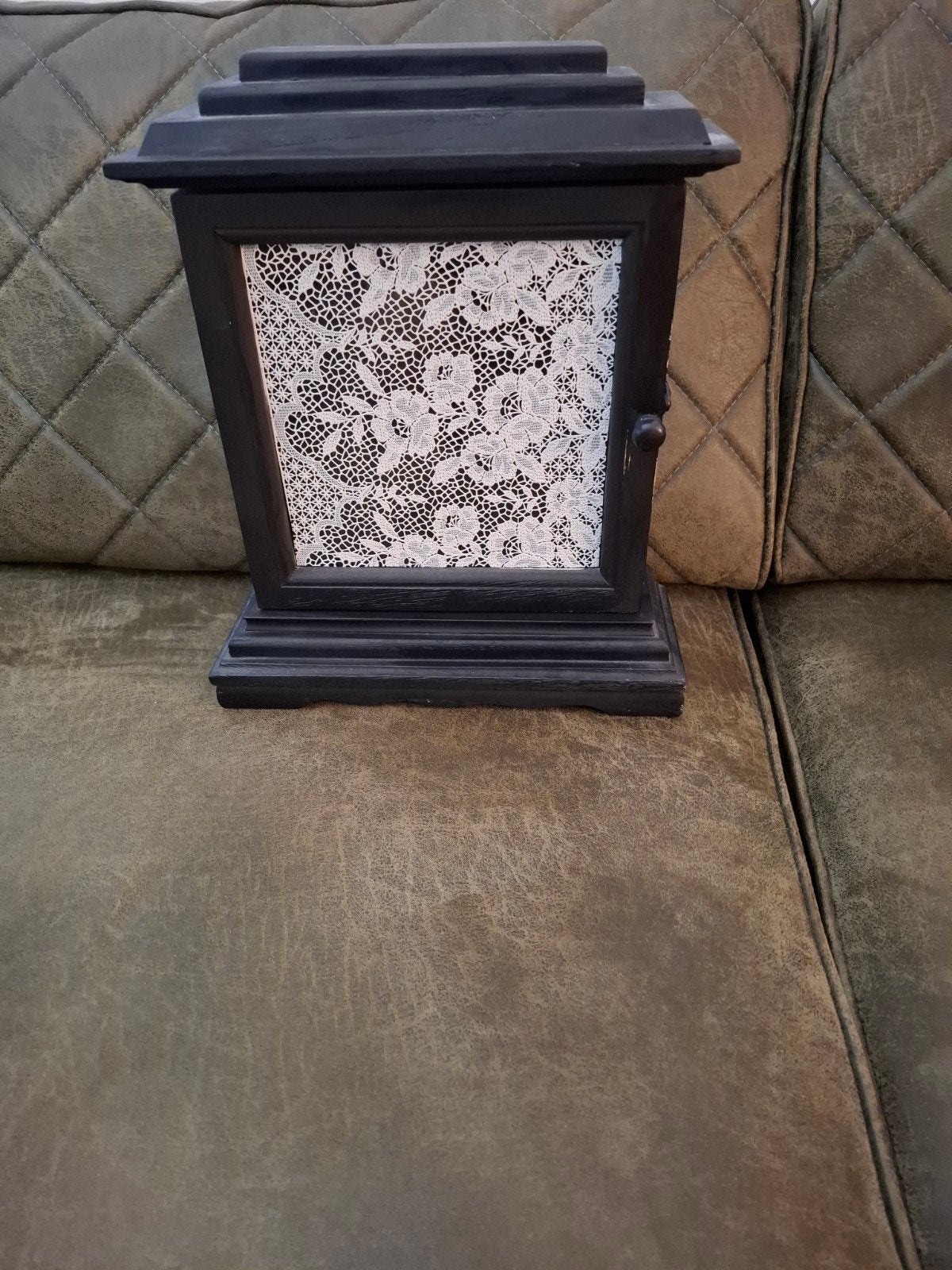 Brocant sleutelkastje zwart met kant 40x35x12 cm, Ophalen of Verzenden
