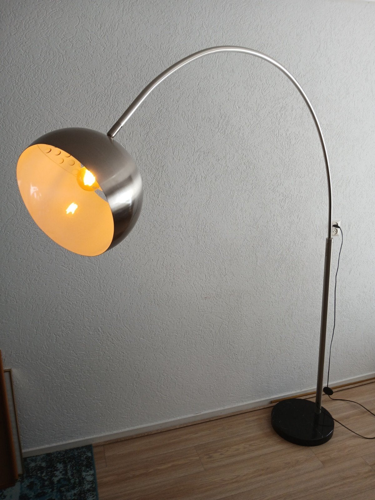 Moderne booglamp met metalen kap en marmeren voet, Ophalen, 200 cm of meer, E27 (groot), Zo goed als nieuw