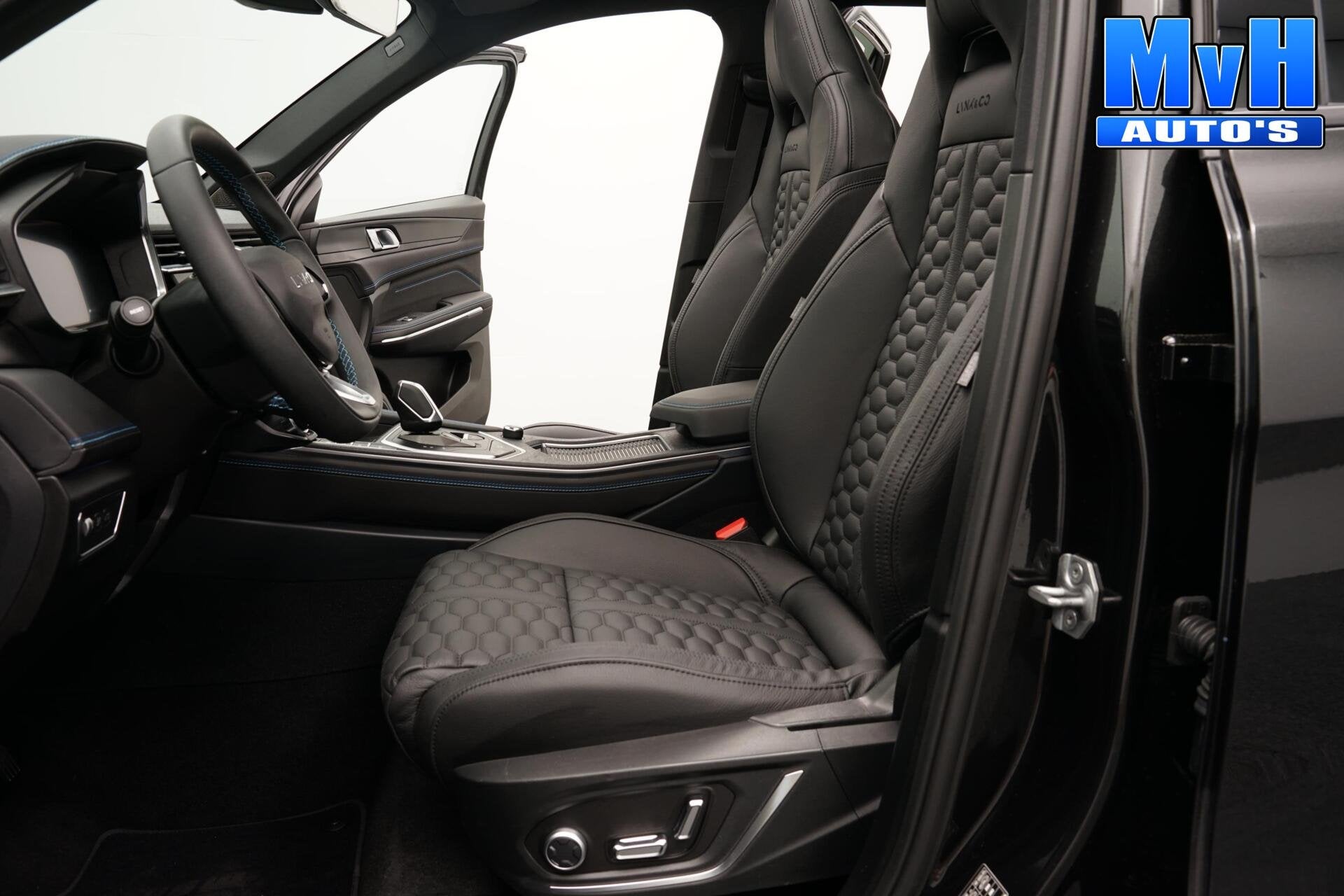 Lynk & Co 01 1.5 PHEV|FULL BLACK XL|LEER|ZWARTE.HEMEL|SOH97%, Zwart, Zwart, Bedrijf, 1854 kg