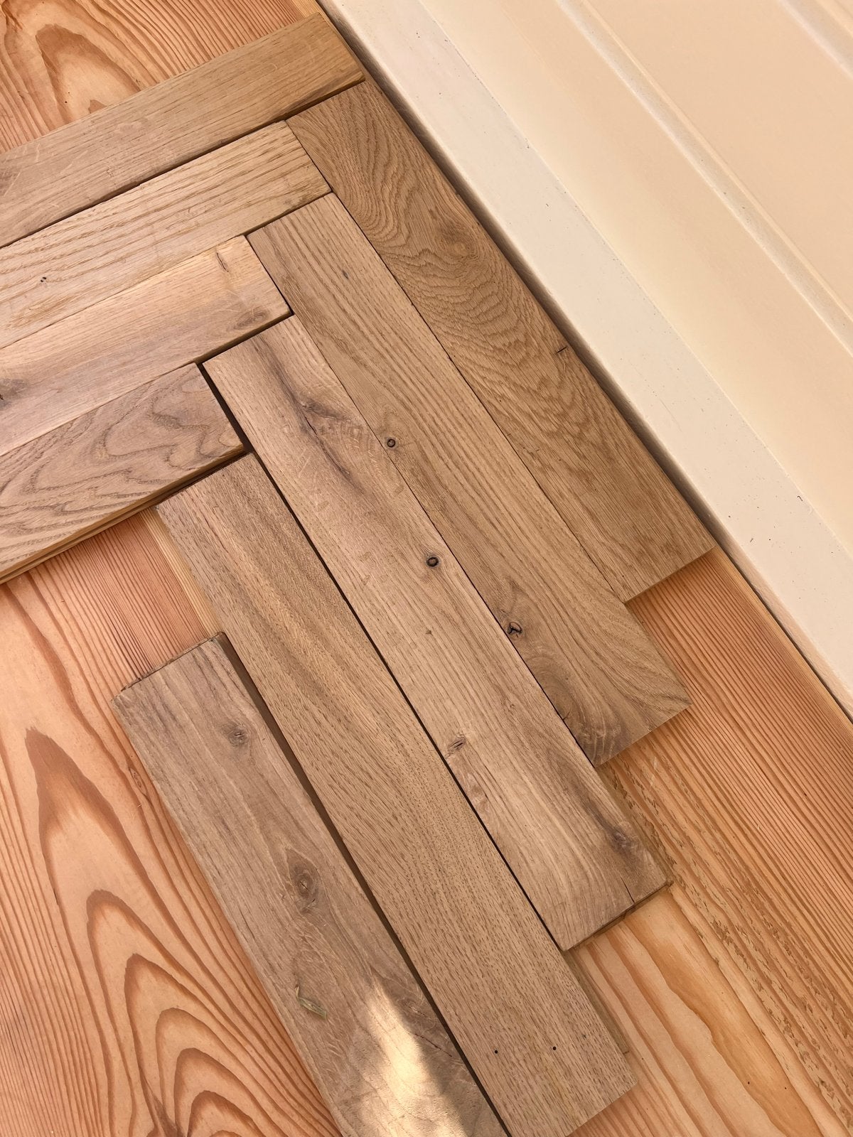 Massief eiken lamel visgraat parket, 14 m², Minder dan 50 cm, Zo goed als nieuw, 10 m² of meer, Hout