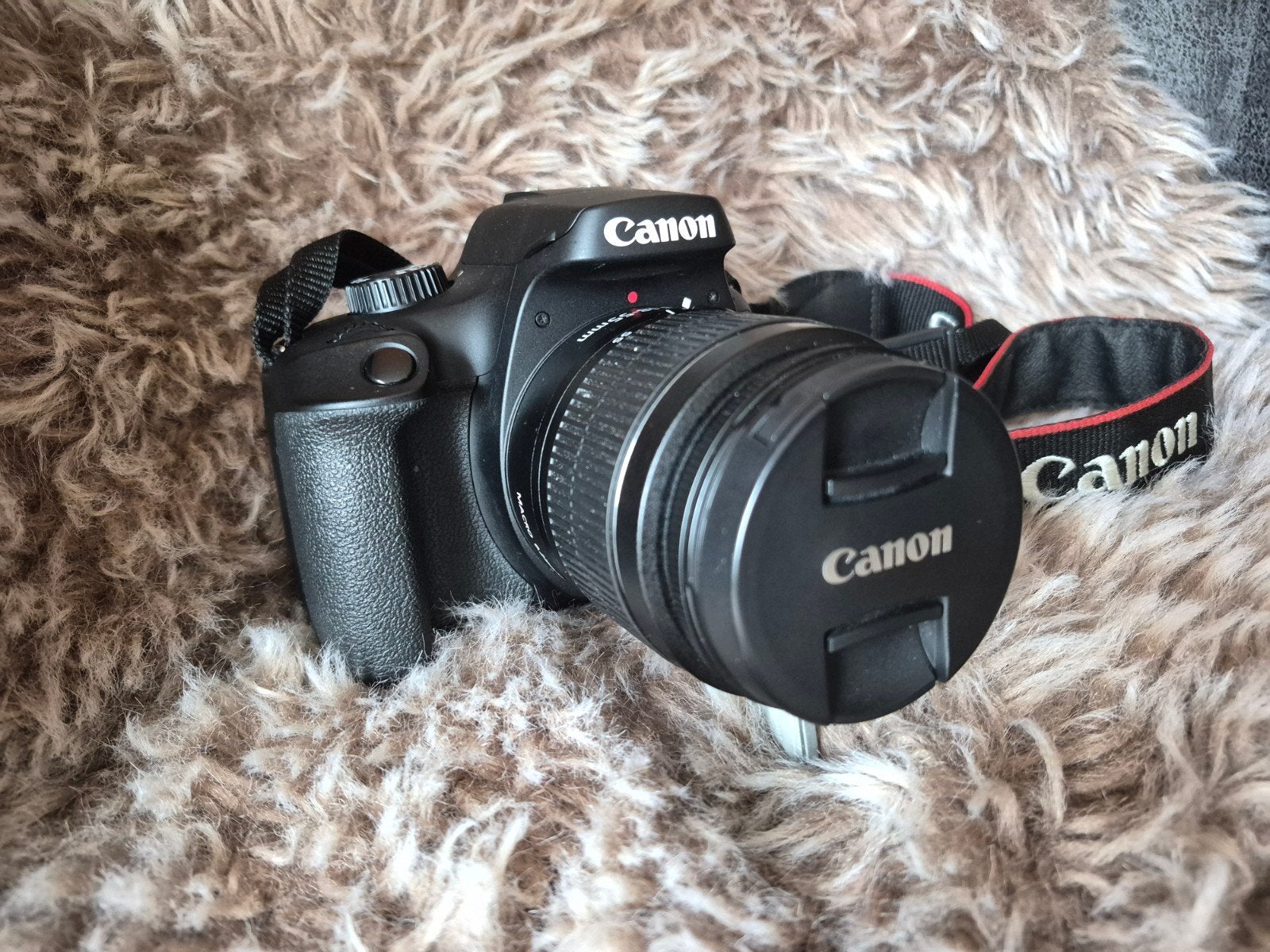 Canon EOS 4000D Spiegelreflexcamera met 18-55mm lens, Audio, Tv en Foto, Spiegelreflex, Canon, Geheugenkaart, Zo goed als nieuw