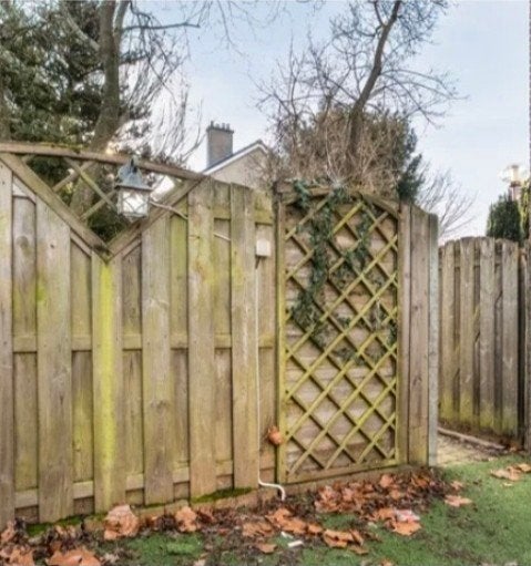 Schuttingdelen en poort - Gebruikt, maar functioneel, Tuin en Terras, Schuttingen, Minder dan 3 meter, Ophalen of Verzenden, Hout