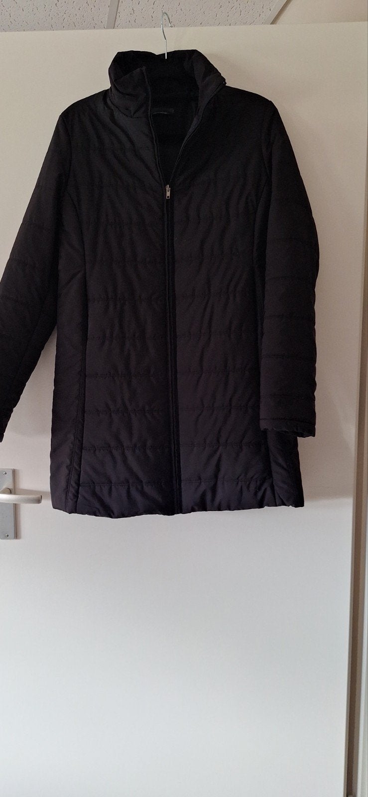 Zwarte lange jas Please met afritsbare capuchon - Maat L, Please, Ophalen of Verzenden, Maat 42/44 (L), Zwart