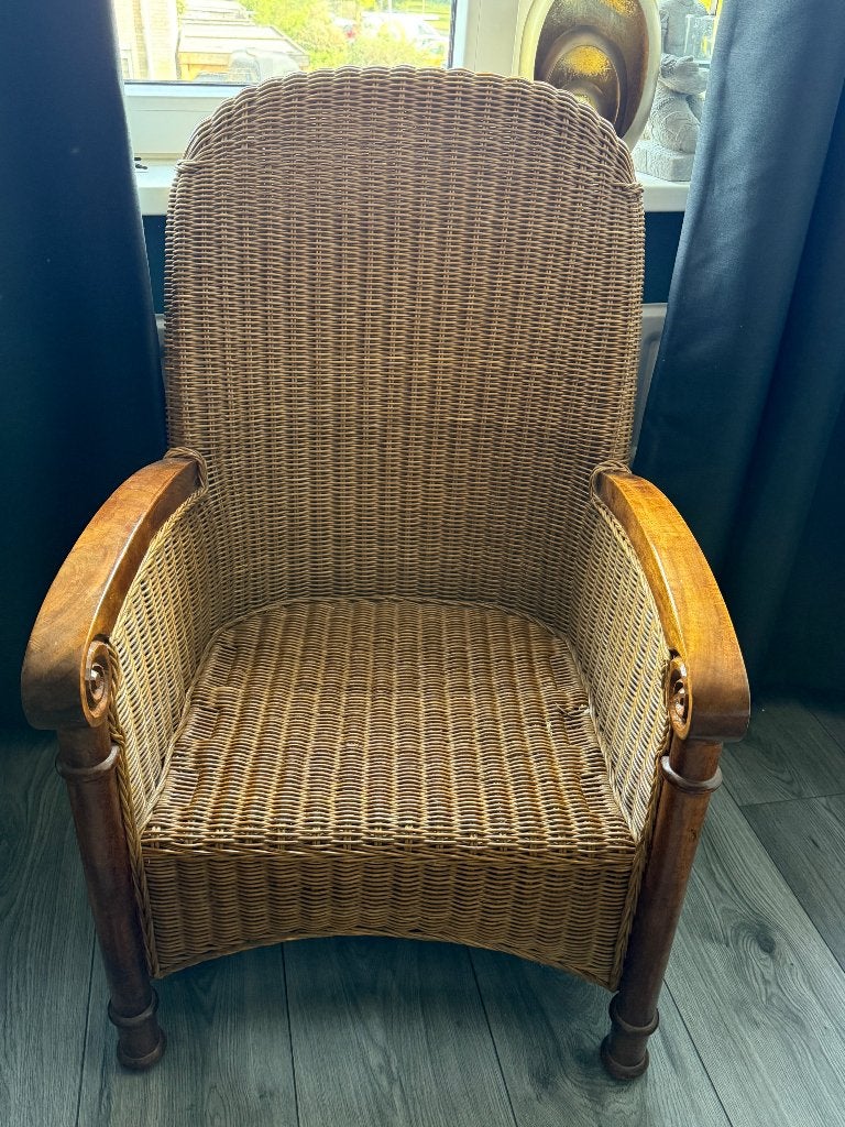 Vintage rotan stoel met houten armleuningen, Huis en Inrichting, Ophalen, Vintage, Rotan, Klassiek, Gebruikt, Bruin