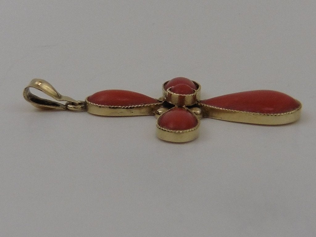 Gouden hanger kruisje met bloedkoraal                     G4, Gebruikt, ., Ophalen of Verzenden, .