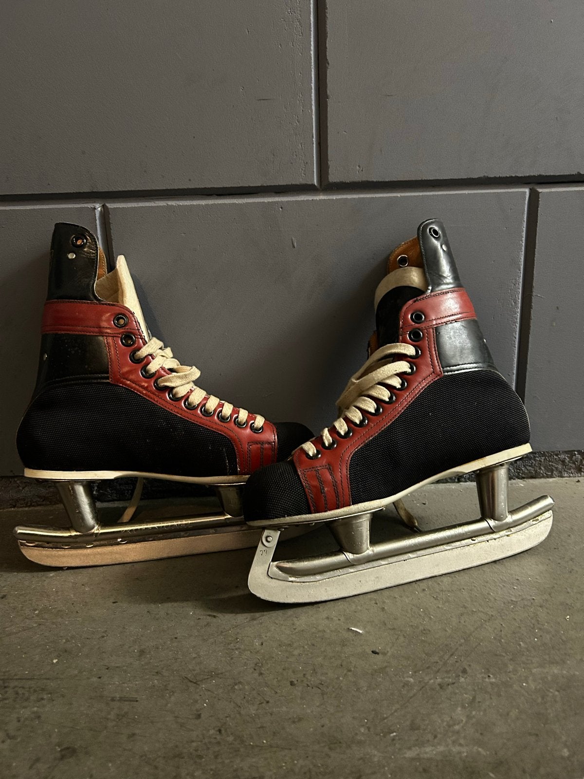 Kunstschaatsen maat 41 - Zwart/Rood, Sport en Fitness, Ophalen, Gebruikt, Kunstschaatsen, Overige merken