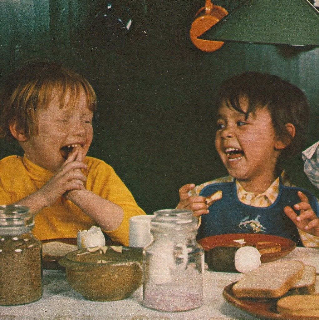 Retro reclame 1971 Luvil wasmiddel jongetjes knoeipotten, Verzenden, Overige typen