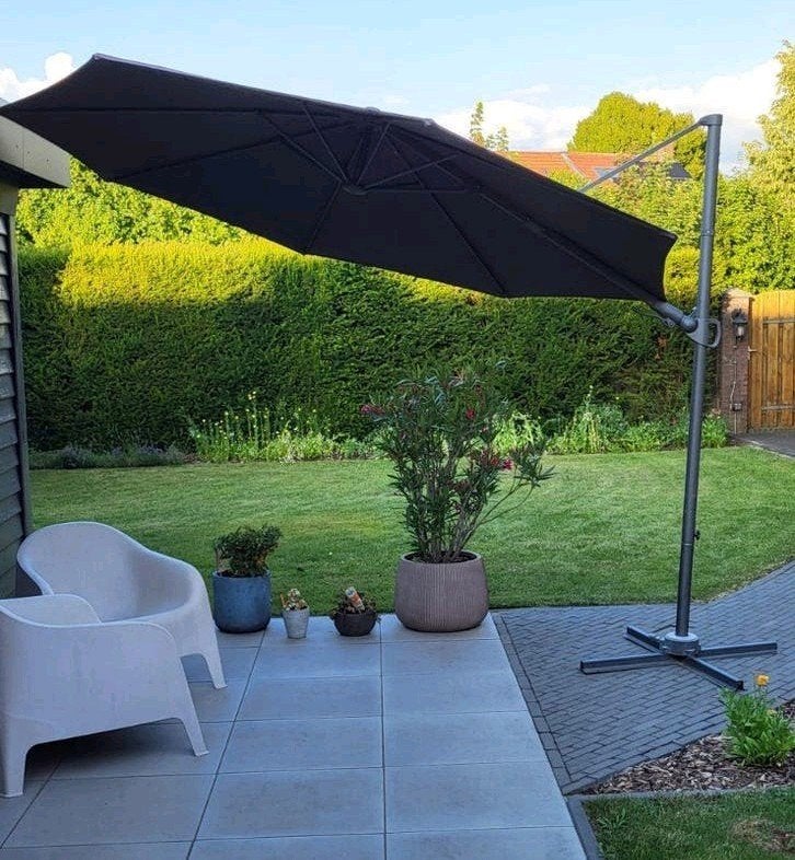 Zweefparasol - Zwart - Kantelbaar en Verstelbaar, Tuin en Terras, Parasols, Ophalen, Verstelbaar, 2 tot 3 meter, Zweefparasol