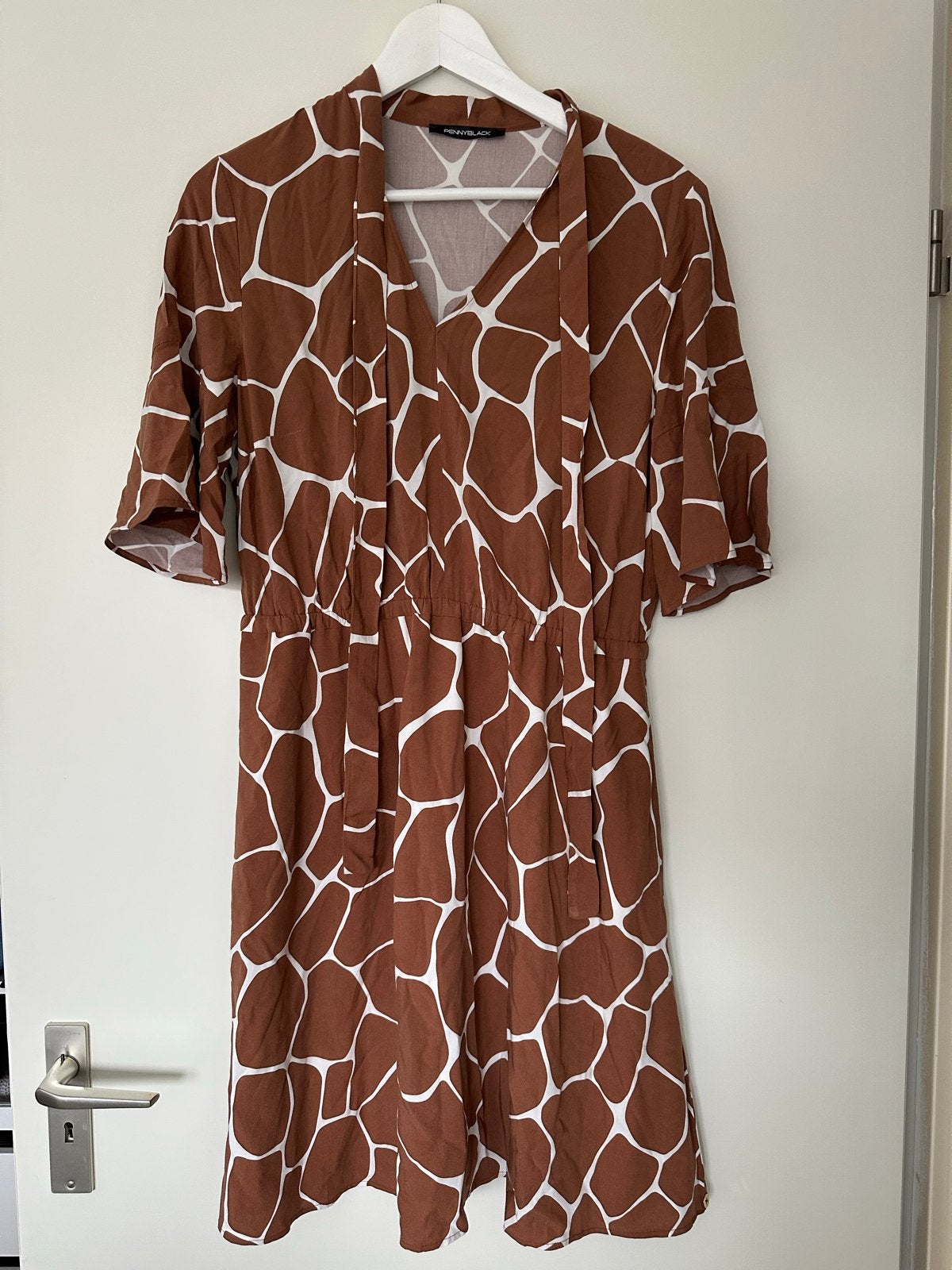 Pennyblack Zomers Jurkje Maat 36 met Giraffe Print, Kleding | Dames, Verzenden, Zo goed als nieuw, Maat 36 (S), Bruin