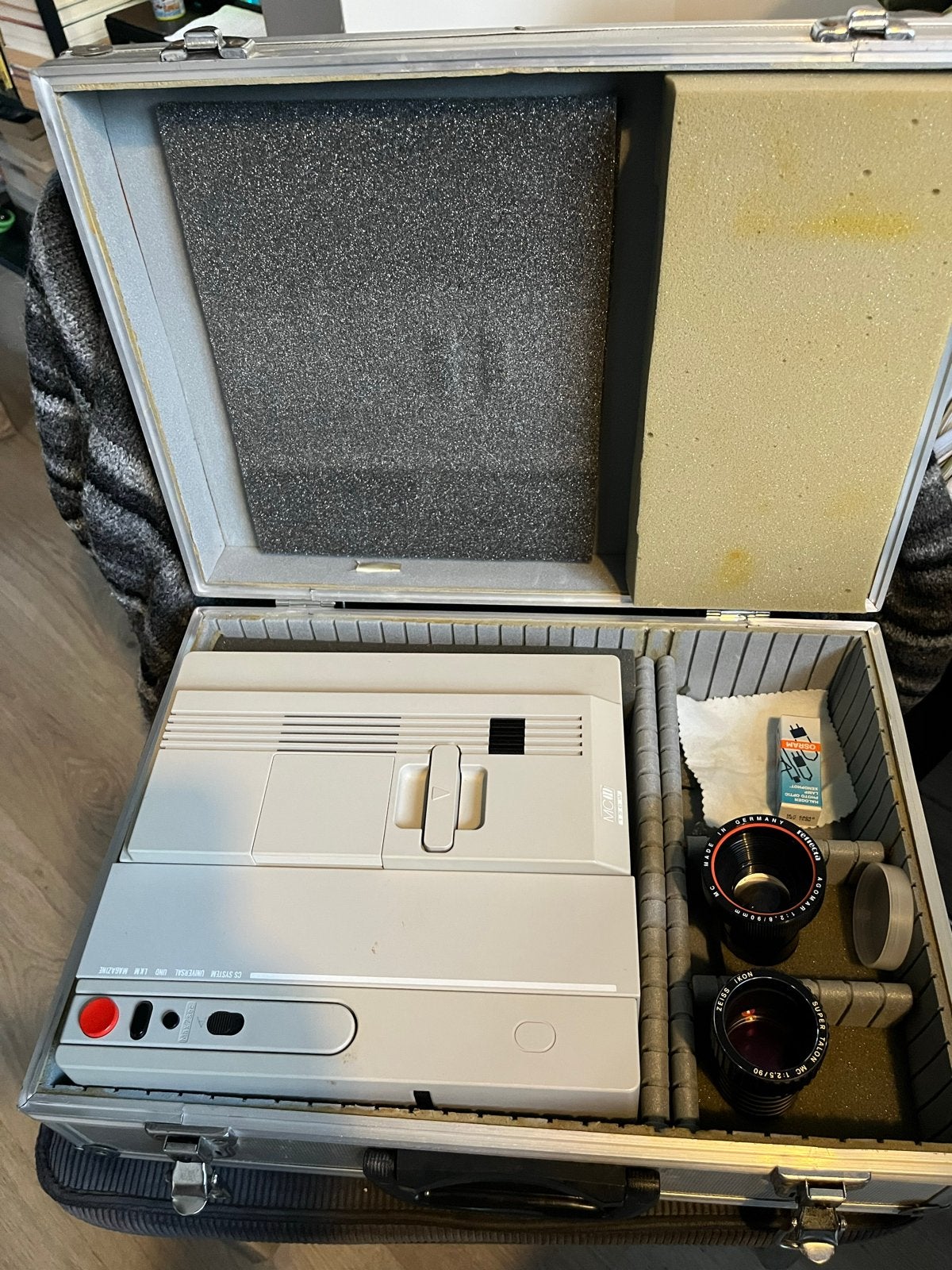 Reflecta MC III 150W Diaprojector met Zeiss Ikon lenzen, Ophalen of Verzenden, Zo goed als nieuw