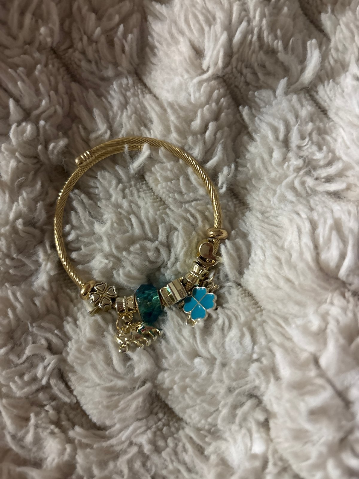 Gouden Pandora-stijl armband met bedels, Ophalen, Overige materialen, Gebruikt, Met bedels of kralen