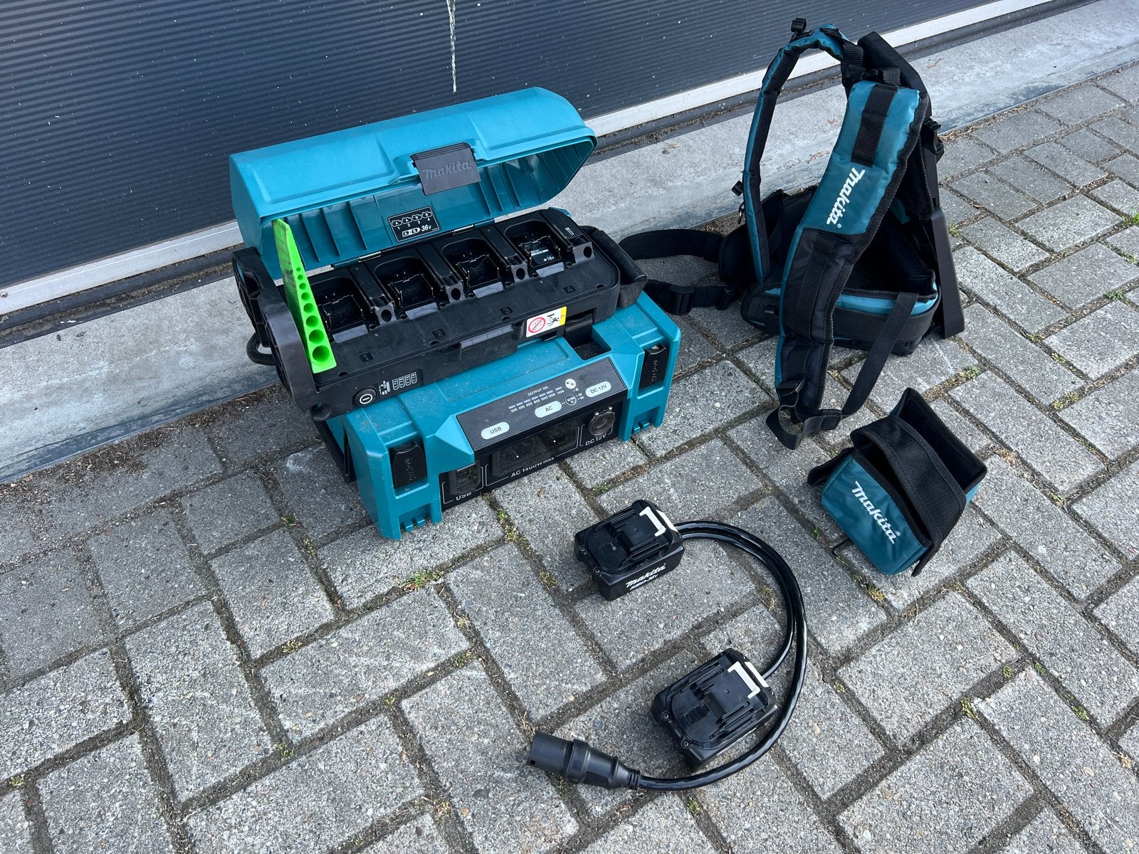 Makita Mobiele Stroomvoorziening BAC01PDC01NL  op 18V Accu's, Ophalen of Verzenden, Zo goed als nieuw