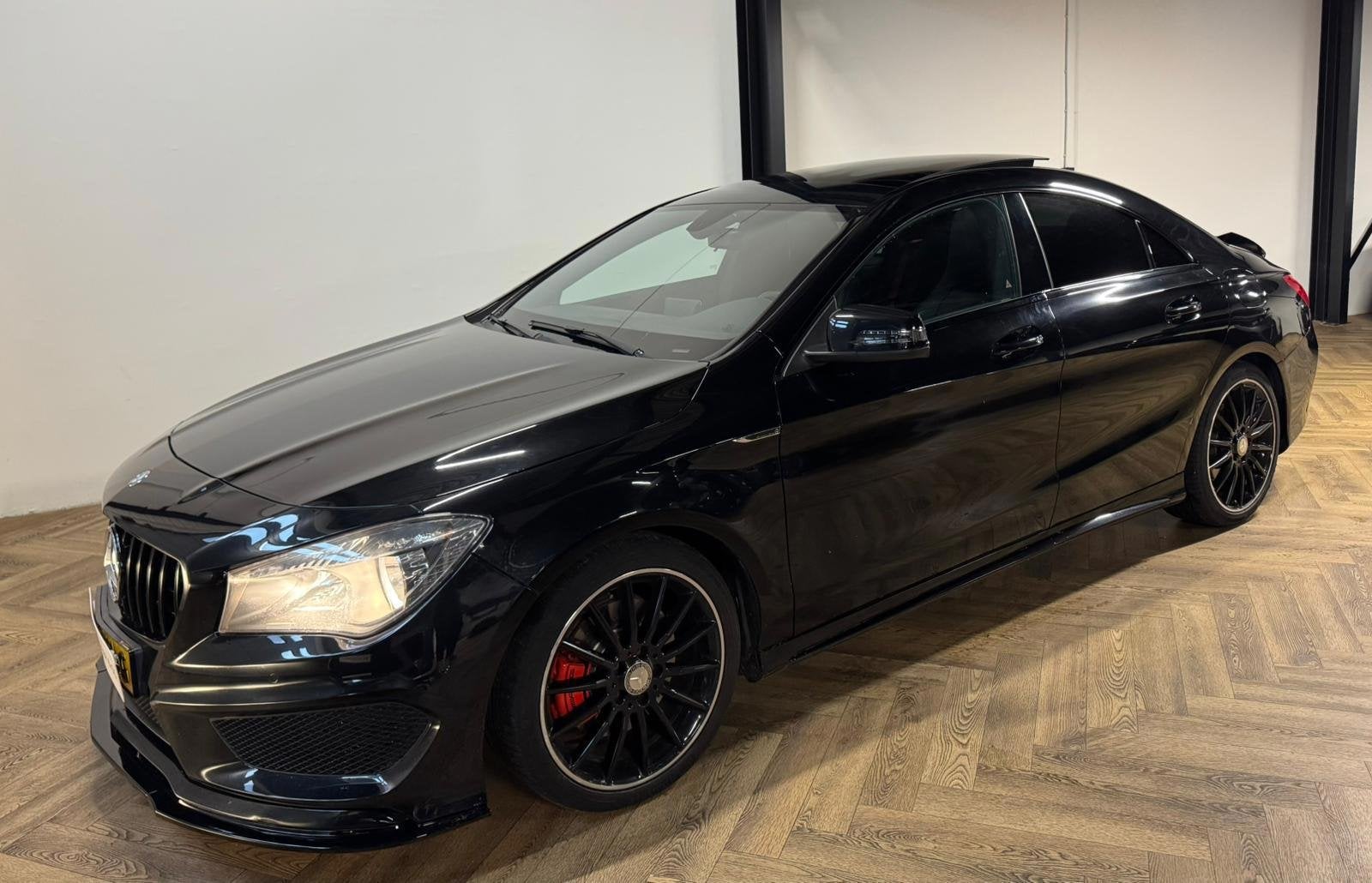 Mercedes-Benz CLA-klasse 250 Edition 1 AMG PANO PDC, Auto's, CLA, 1380 kg, Gebruikt, Zwart
