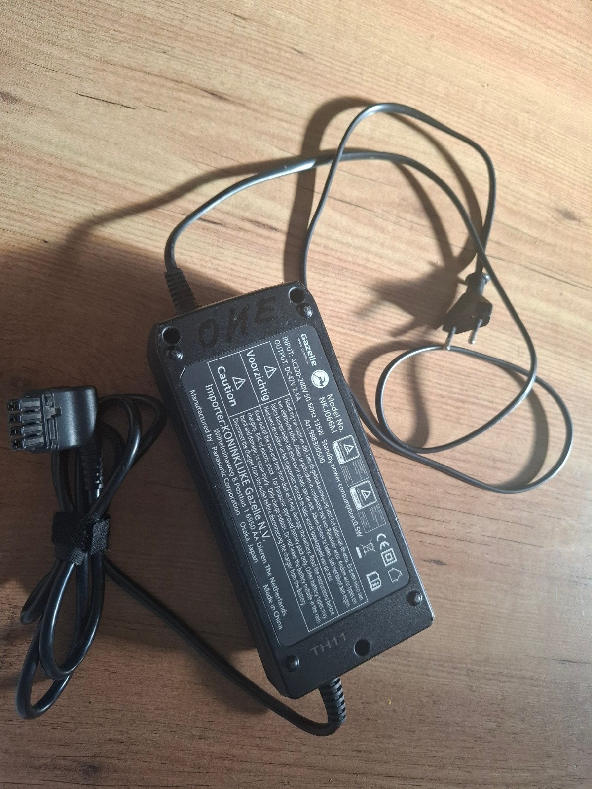 Gazelle Acculader 36V 4-polig voor E-bike, Gebruikt