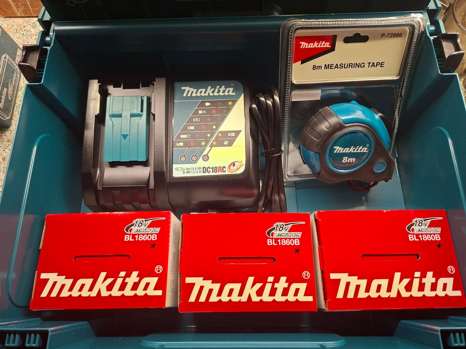 Makita Mbox2 met 3x 18V 6.0Ah Li-Ion Accu en lader Nieuw, Ophalen of Verzenden, Nieuw, Boor- en Schroefmachine