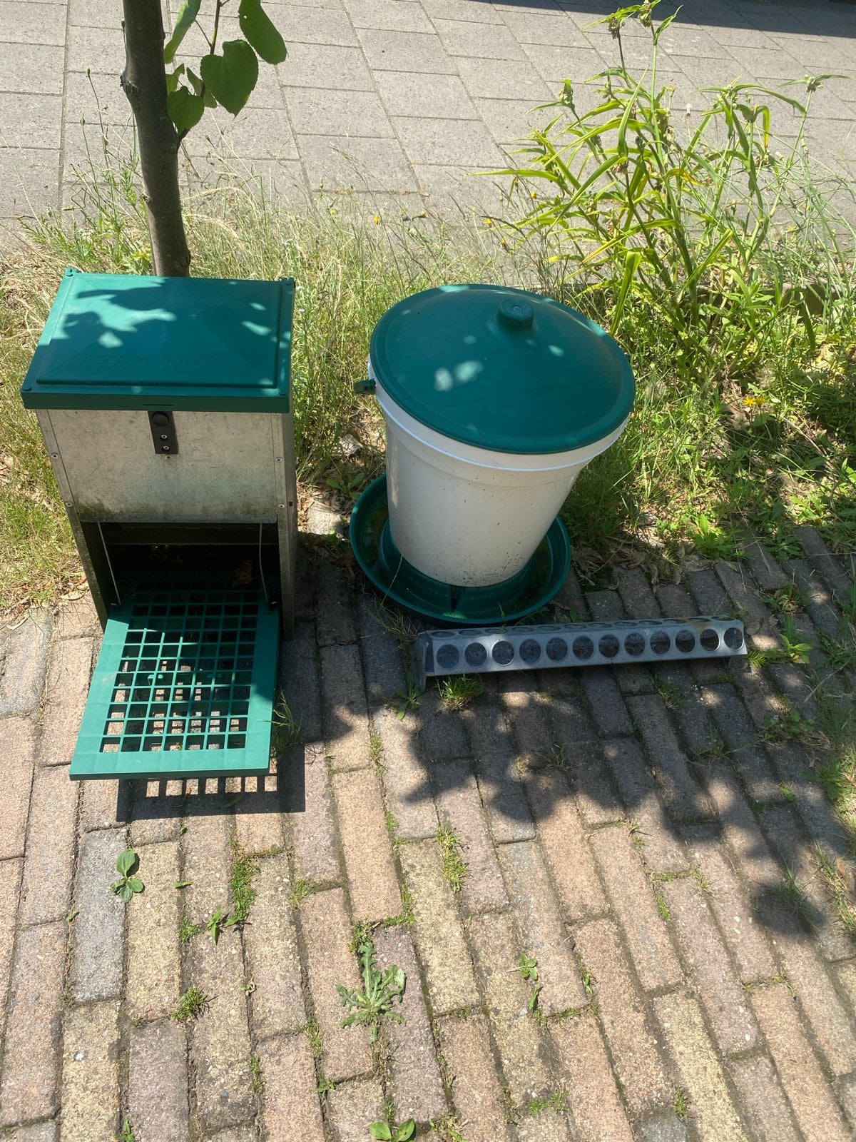 Voederbak automatisch, wateremmer kippen!, Ophalen of Verzenden, Drinken en Voederen