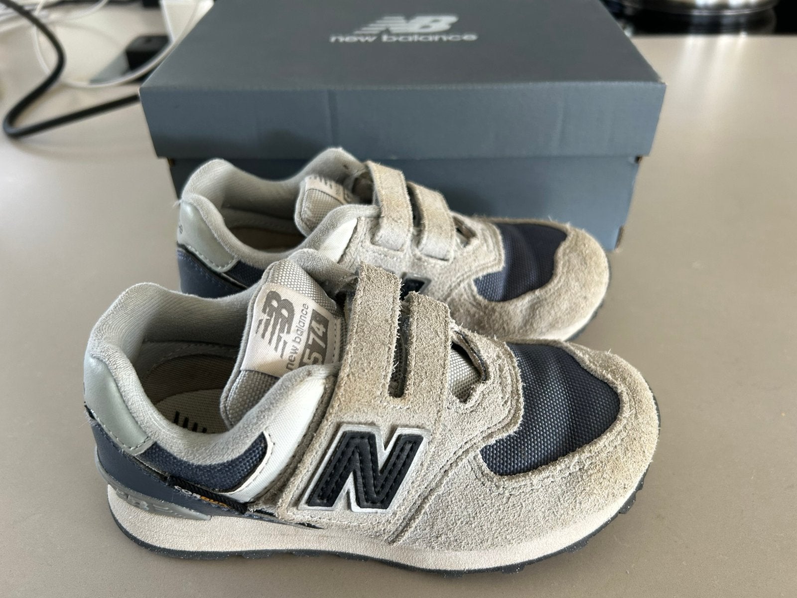 ** New Balance kindersneakers lichtgrijs blauw maat 29 **, Gebruikt, Schoenen, Ophalen of Verzenden, Jongen