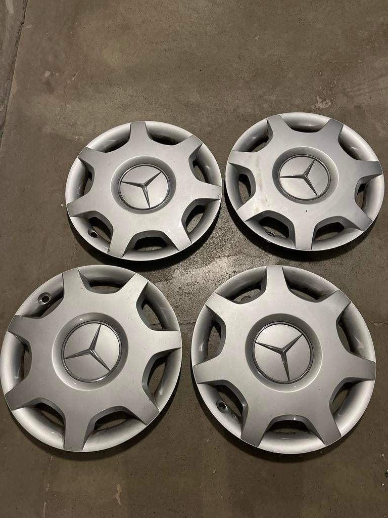 Originele Mercedes wieldoppen 16 inch (4 stuks), Auto diversen, Wieldoppen, Topper aannemer, Zo goed als nieuw, 3063AZ, Topperaannemer@gmail.com