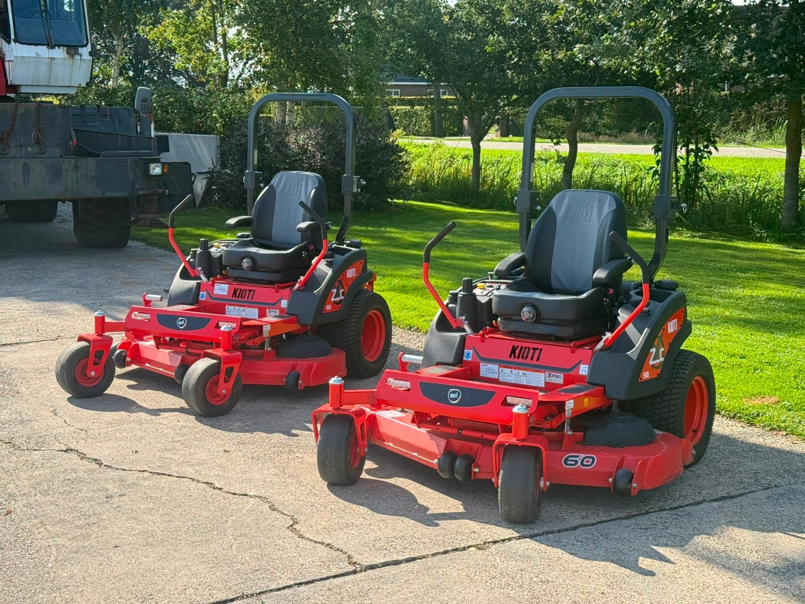 KIOTI ZXC 60 SE Zero TURN gazonmaaier Maaimachine ZXC 60 SE, Zo goed als nieuw, Kioti