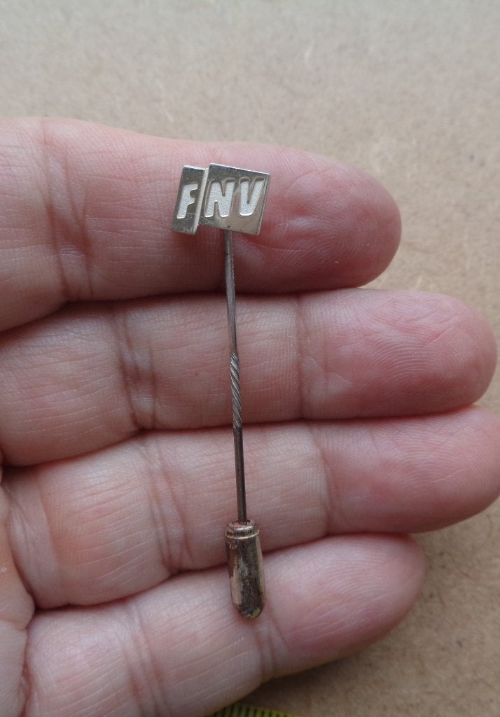 zilveren speldje FNV [883], Verzamelen, Speldjes, Pins en Buttons, Verzenden, Zo goed als nieuw, Overige onderwerpen, Speldje of Pin