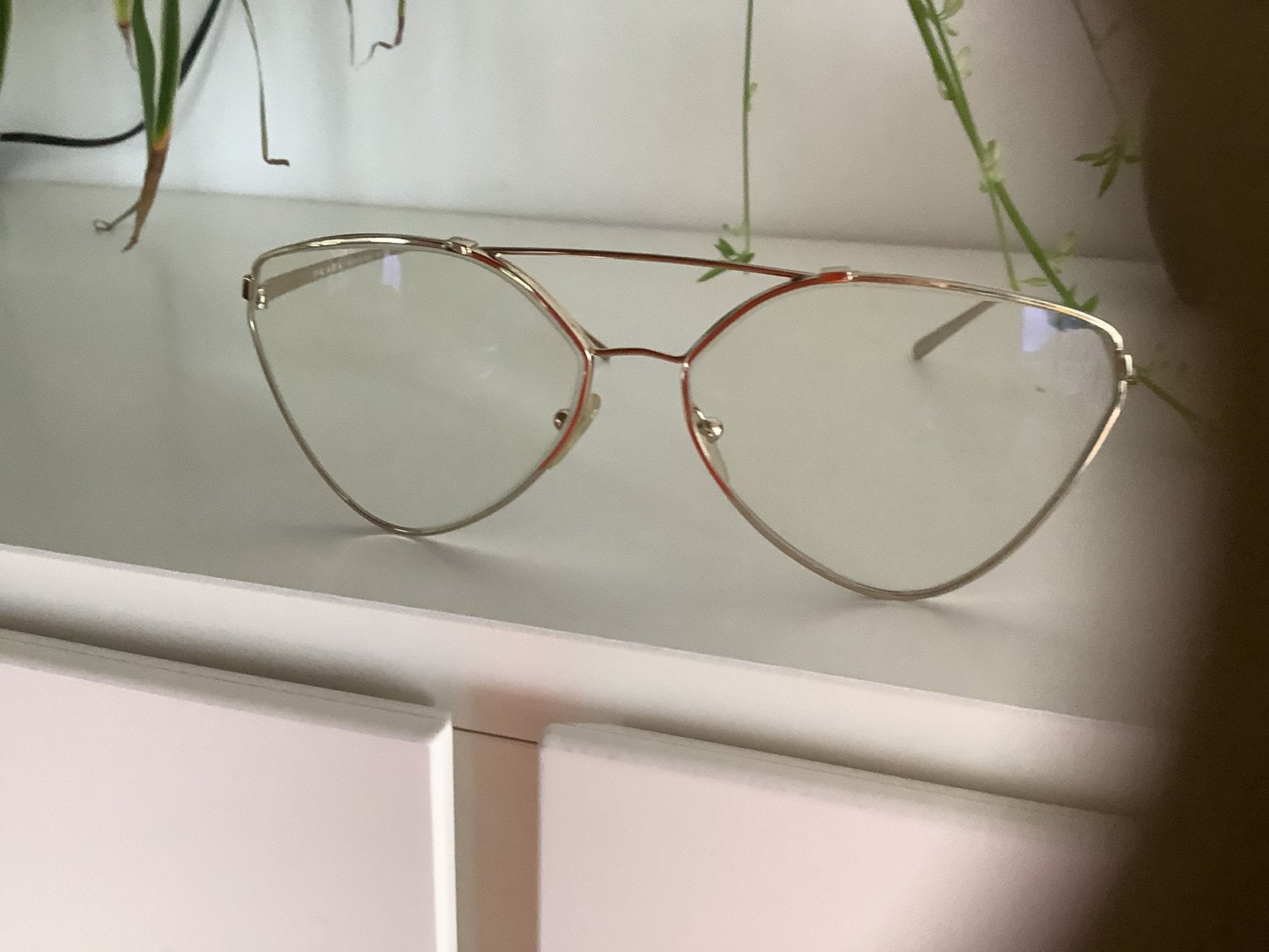Zeer mooie PRADA bril goudkleur, Ophalen of Verzenden, Zo goed als nieuw, Zwart, Overige merken