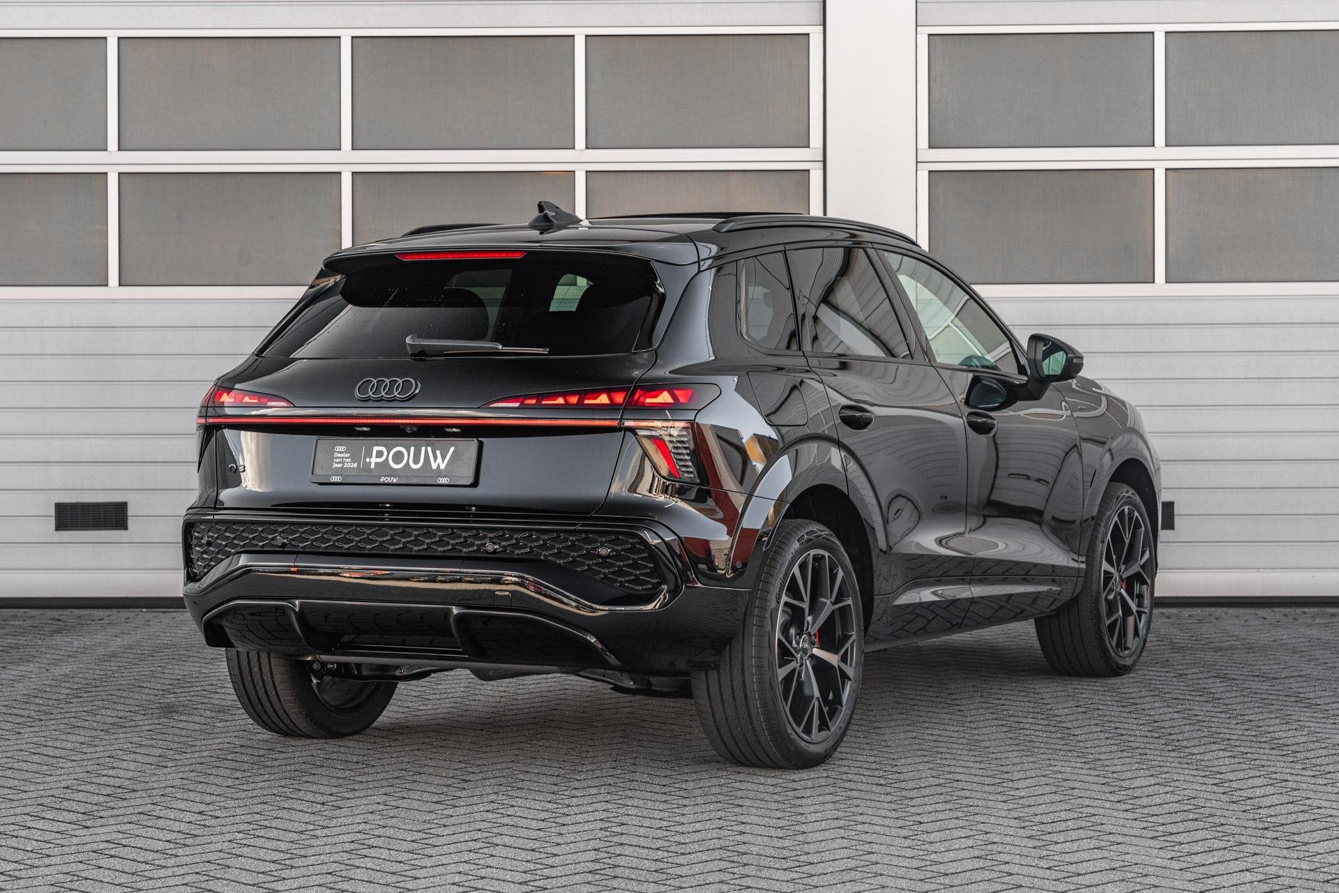 Audi Q3 1.5 e-hybrid 272pk S edition | Panoramadak | Trekhaa, Auto's, 12 maanden, 1800 kg, 1498 cc, 4 cilinders