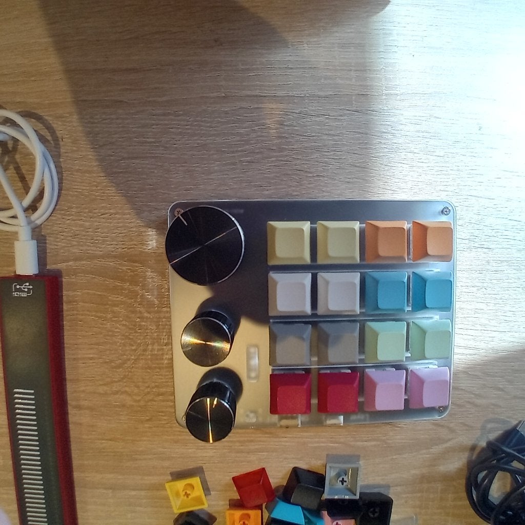 Twee Midi controllers, Verzenden, Zo goed als nieuw