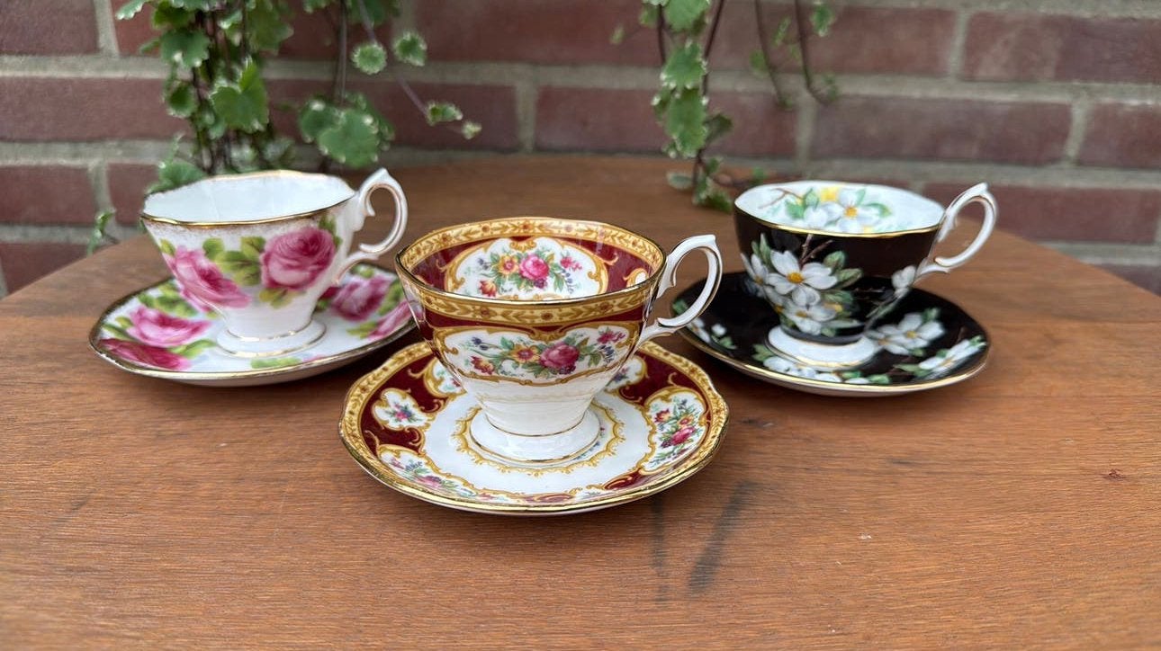 Royal albert 3 kop en schotels dames old english rose, Ophalen