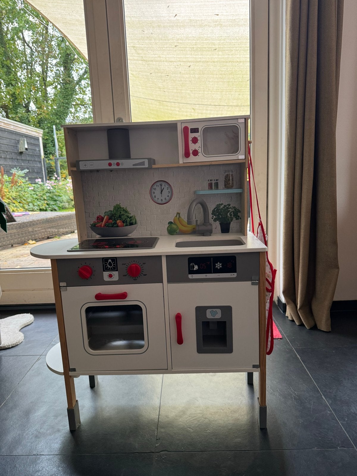 Houten speelkeuken met accessoires en kassa, Ophalen of Verzenden, Gebruikt, Knutselen, Met geluid