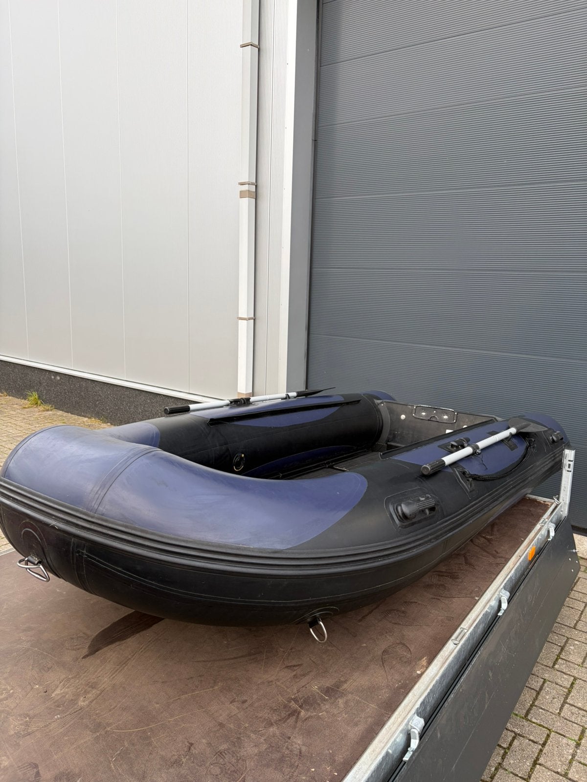 Foto 2 van Unieke vetus rubberboot met 8pk motor