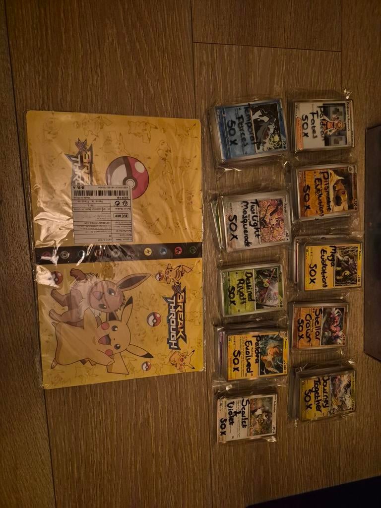 Nieuwe Pokémon verzamelmap met 100 unieke kaarten, Ophalen of Verzenden