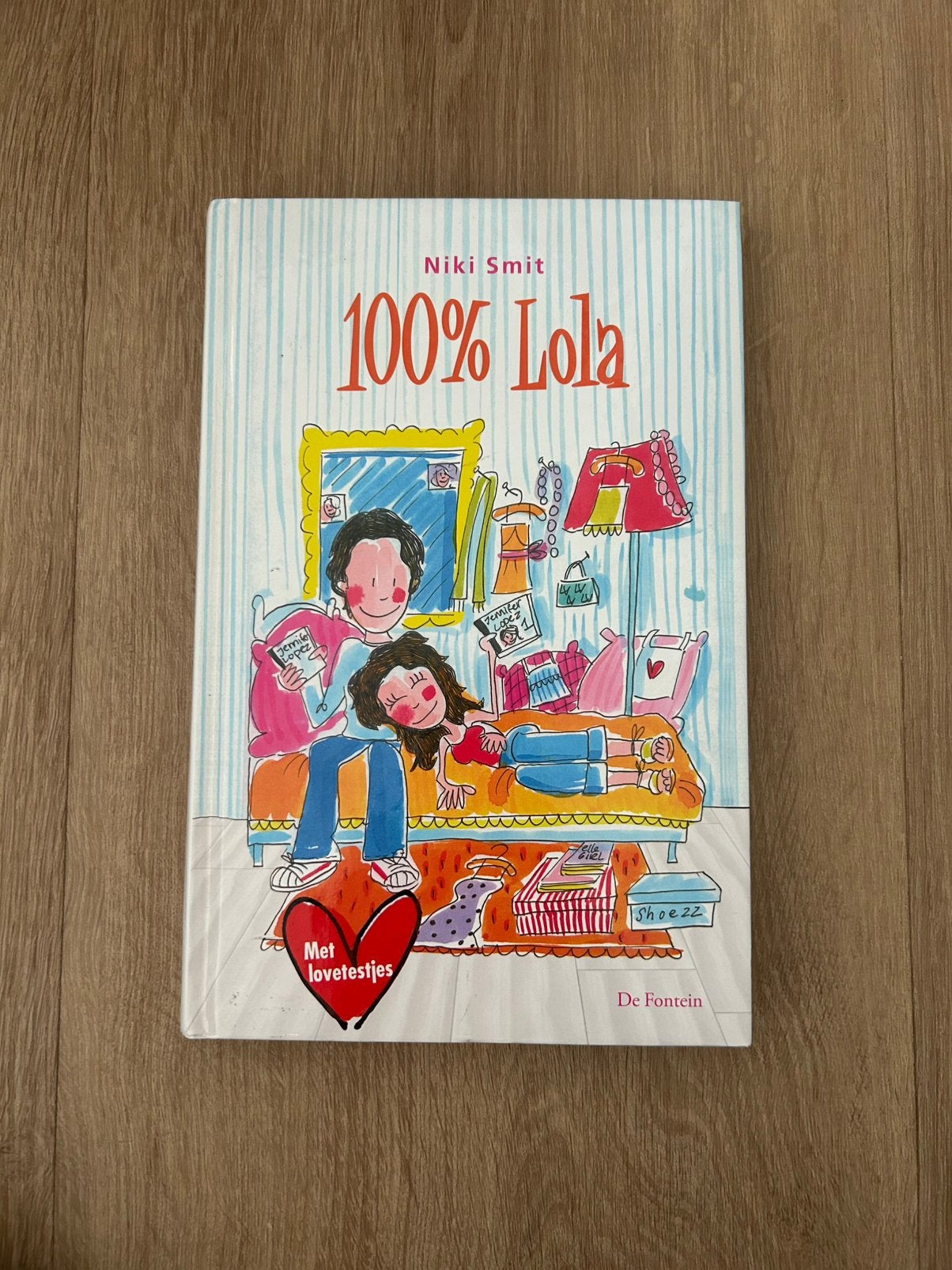Boek: 100% Lola van Niki Smit, Ophalen of Verzenden, Nieuw, Fictie algemeen