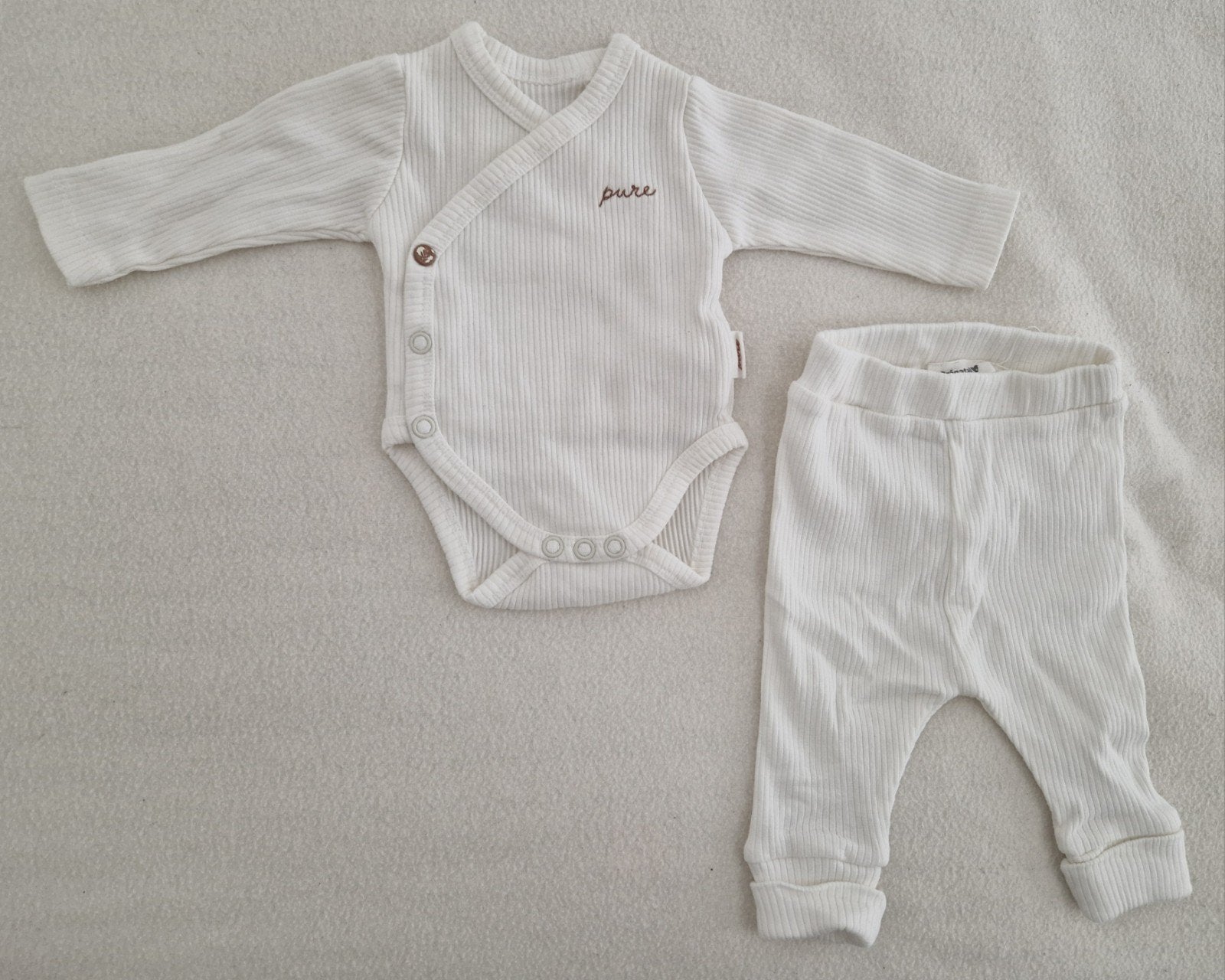 Prematuur setje overslag rompertje maat 44 broek maat 50 wit, Gebruikt, Setje, Prenatal, Verzenden