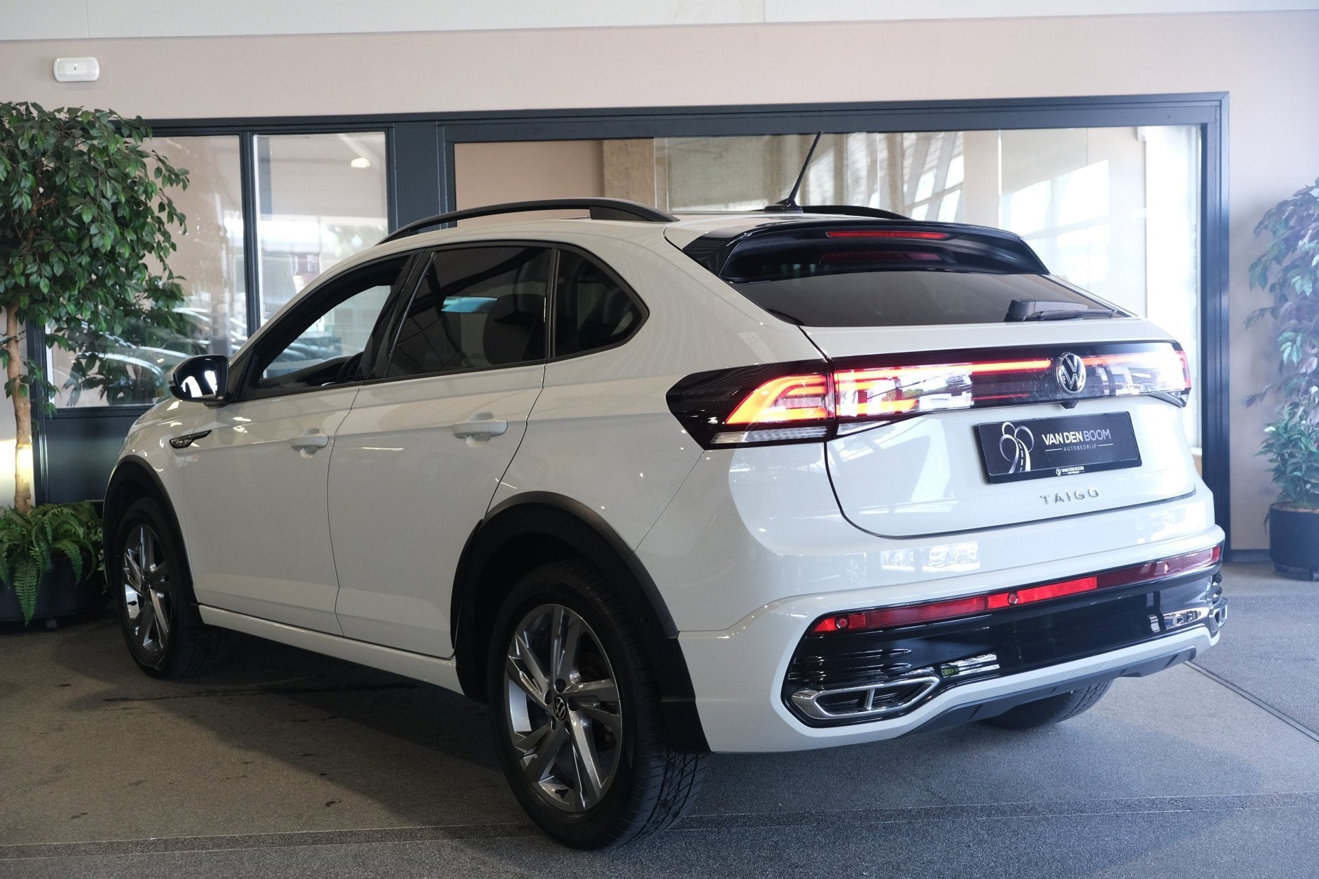 Volkswagen Taigo 1.0 TSI 2x R-Line DSG Ascot IQ Led Cam Navi, 1160 kg, Gebruikt, Origineel Nederlands, Bedrijf